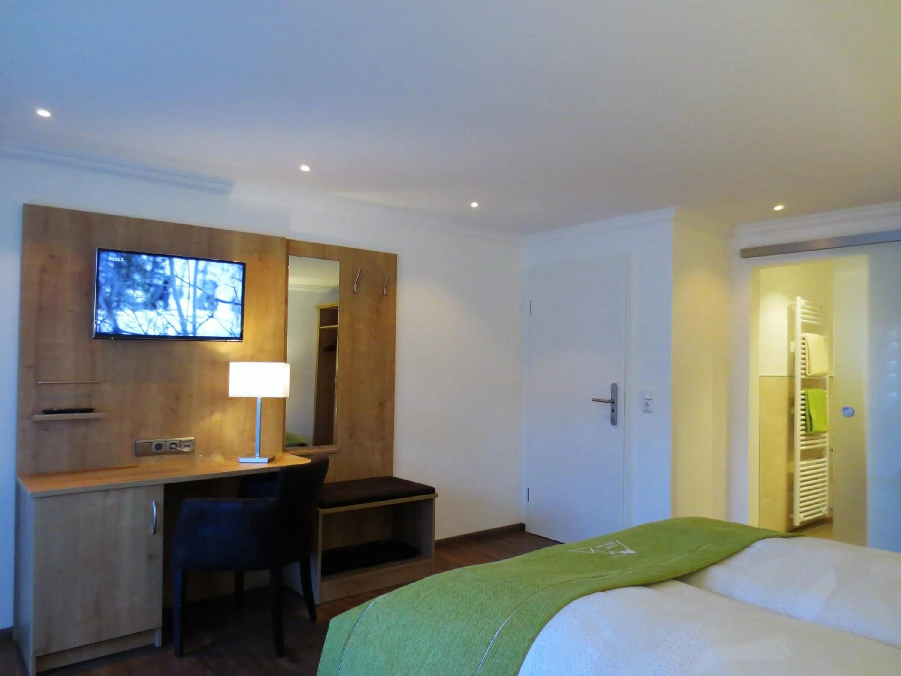 Photo of the whole room, Bed in Hotel Alp Inn - Chiemgaukarte inclusive