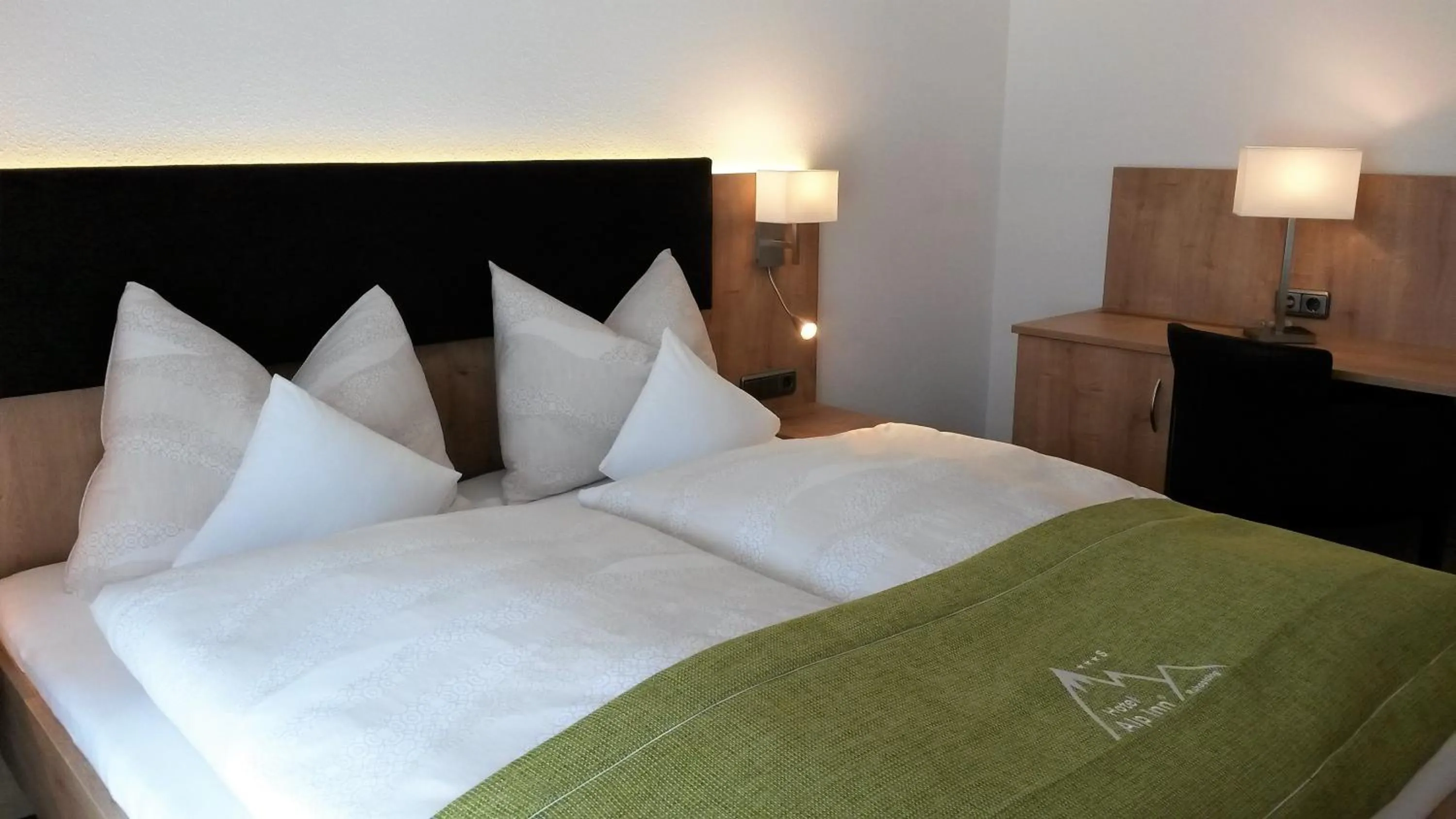 Bed in Hotel Alp Inn - Chiemgaukarte inclusive