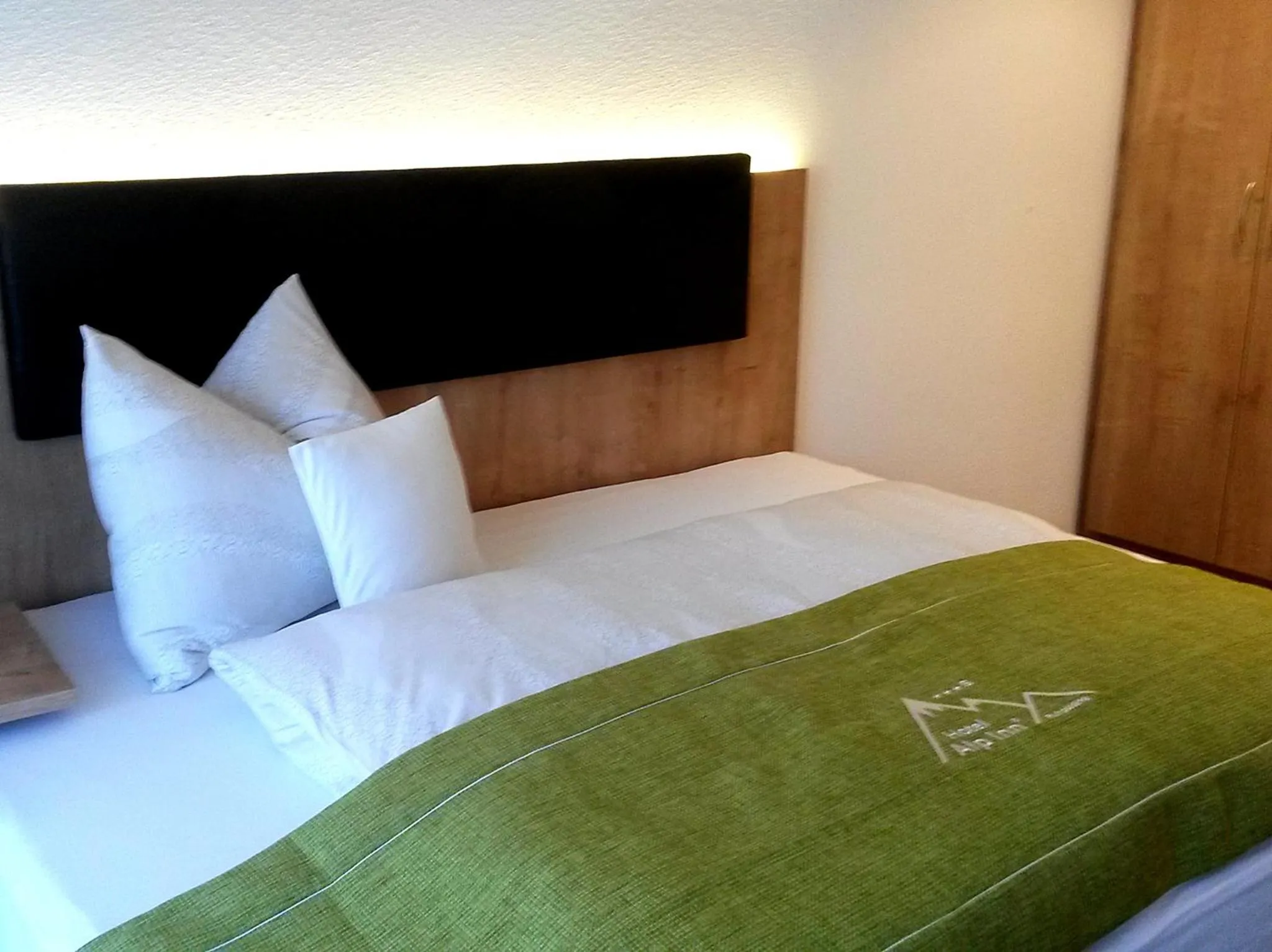 Bed in Hotel Alp Inn - Chiemgaukarte inclusive