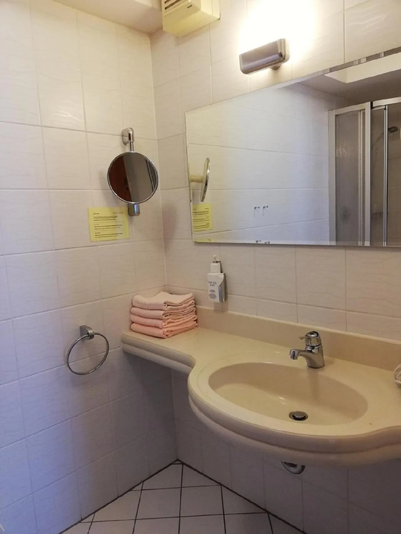 Photo of the whole room in Classic Hotel Kaarst