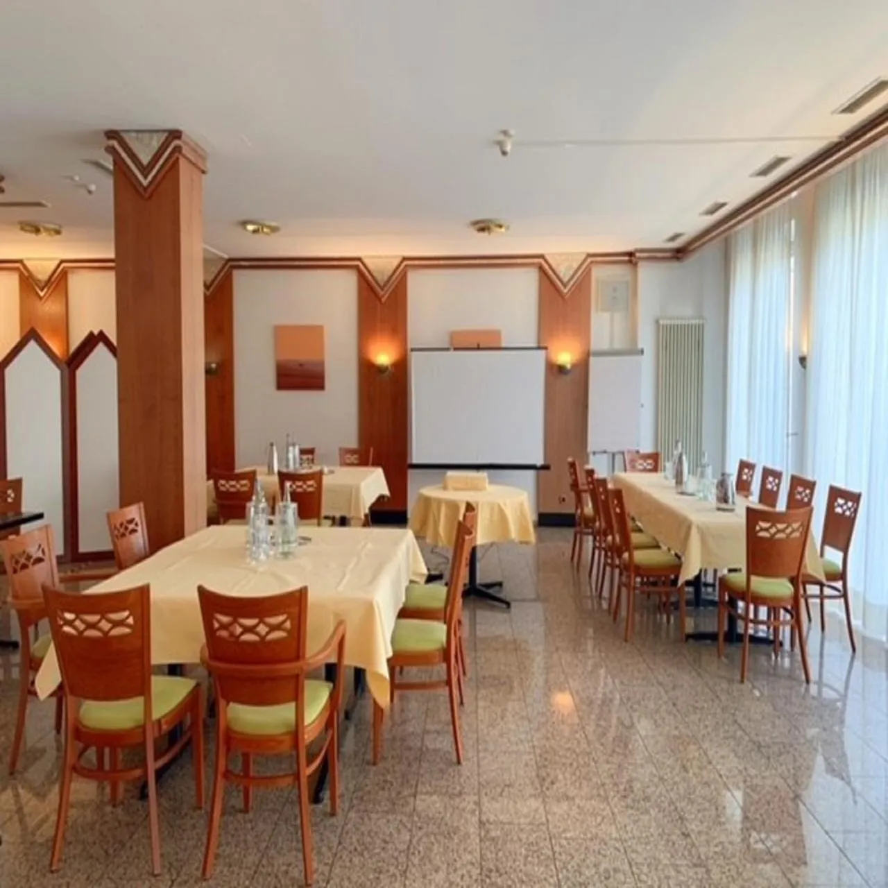 Restaurant/places to eat in Classic Hotel Kaarst