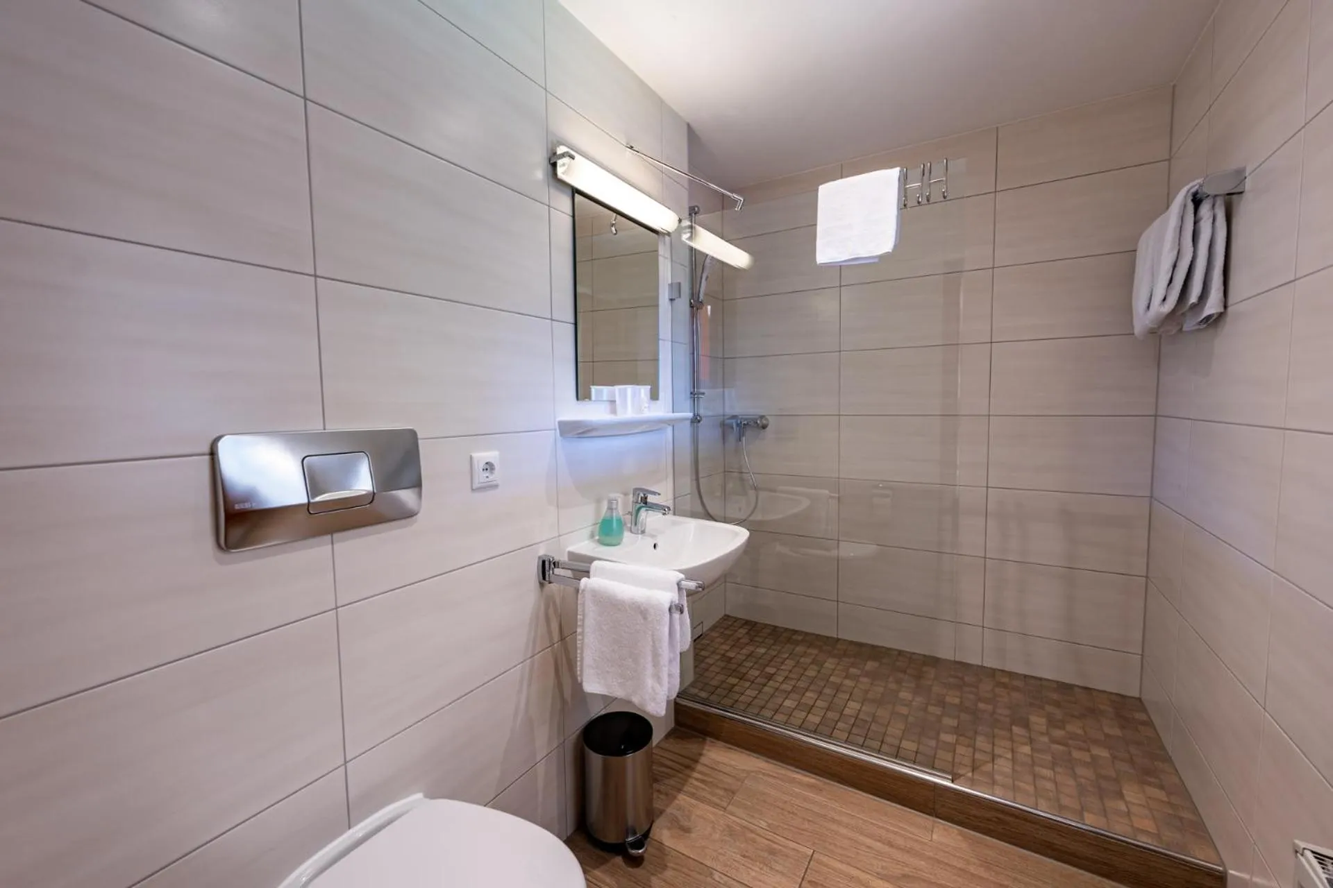 Shower in Hotel & Chalets Lampllehen