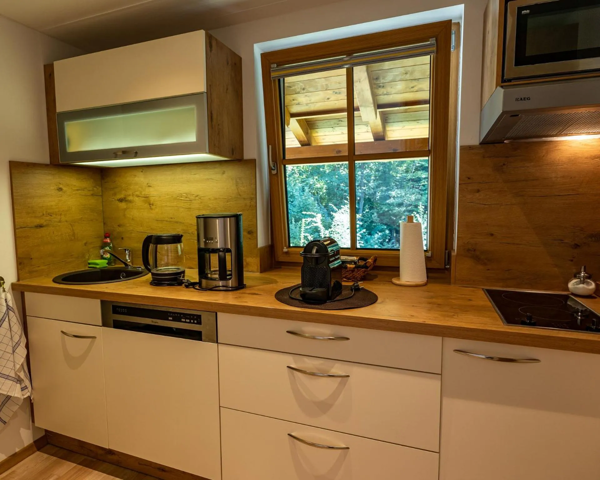 Kitchen or kitchenette in Hotel & Chalets Lampllehen
