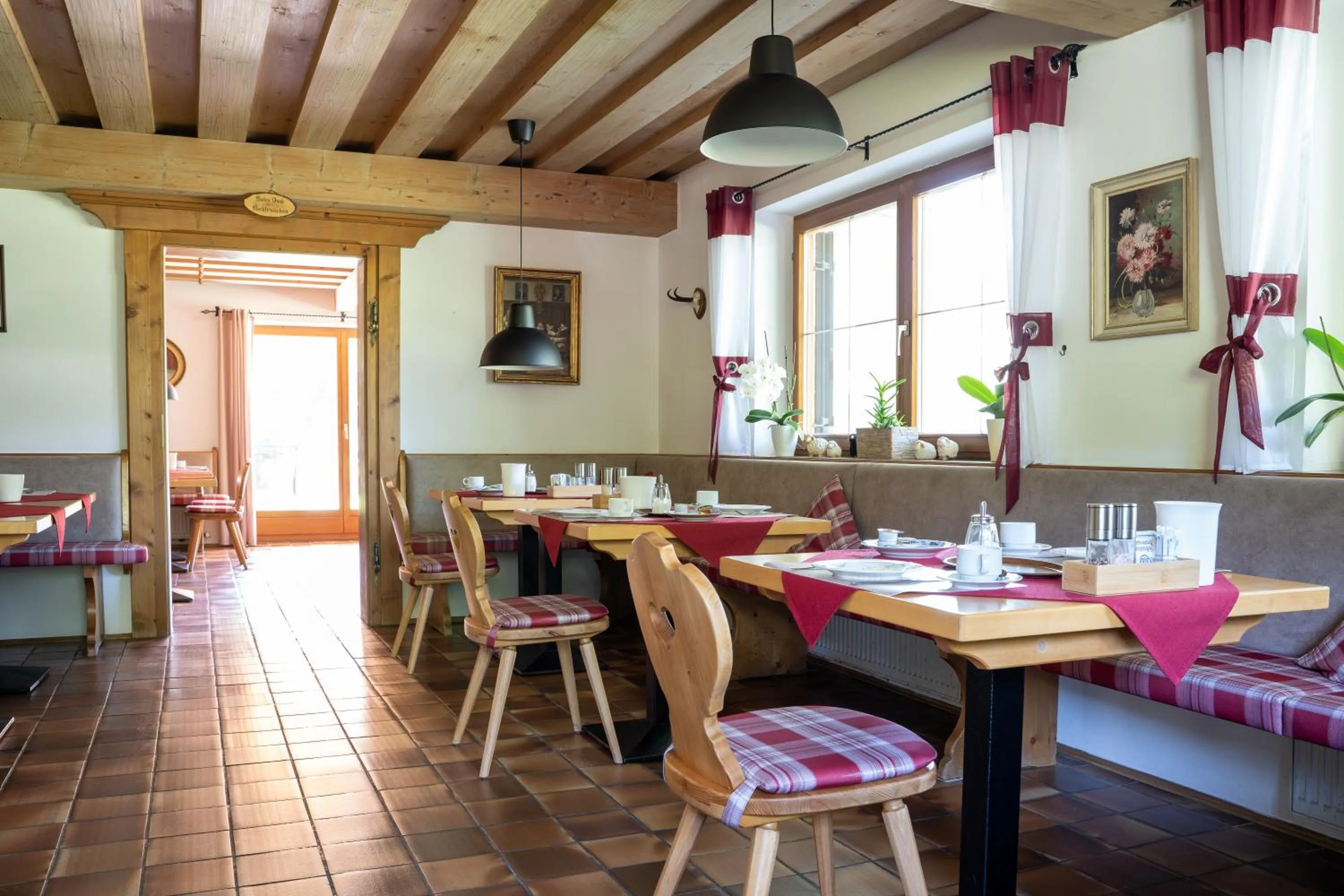 Restaurant/places to eat in Hotel & Chalets Lampllehen