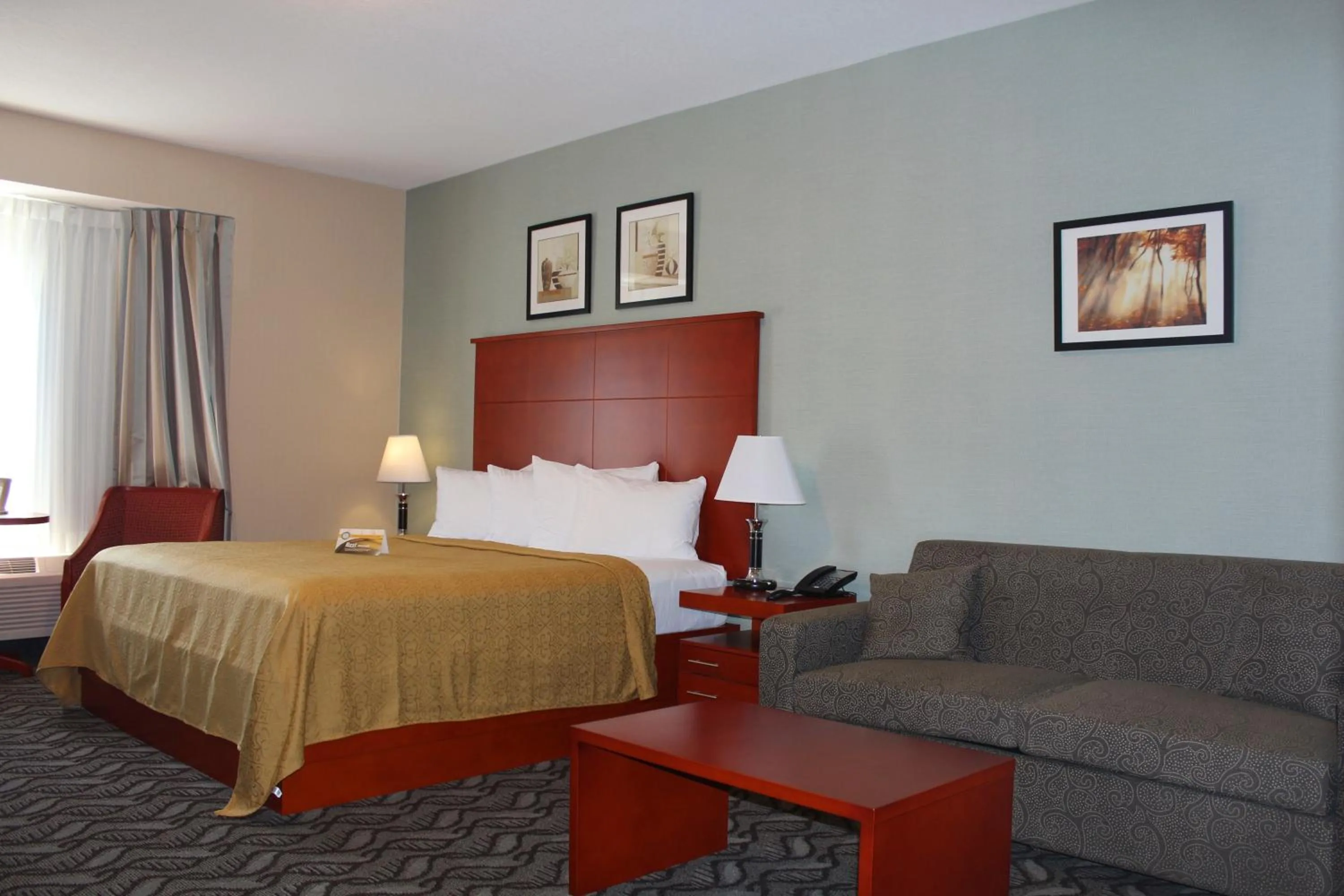 Bedroom, Bed in Quality Inn Southampton