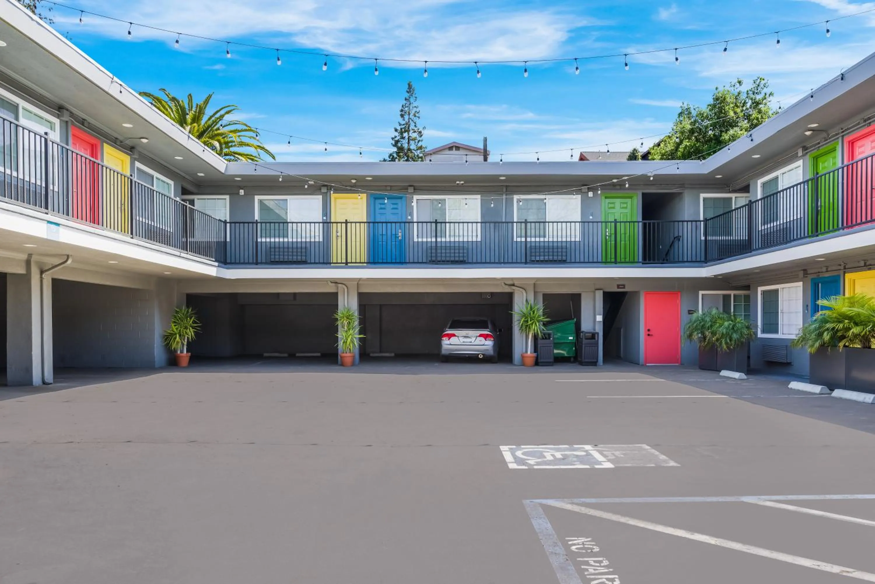 Property building in Signature Inn Oakland