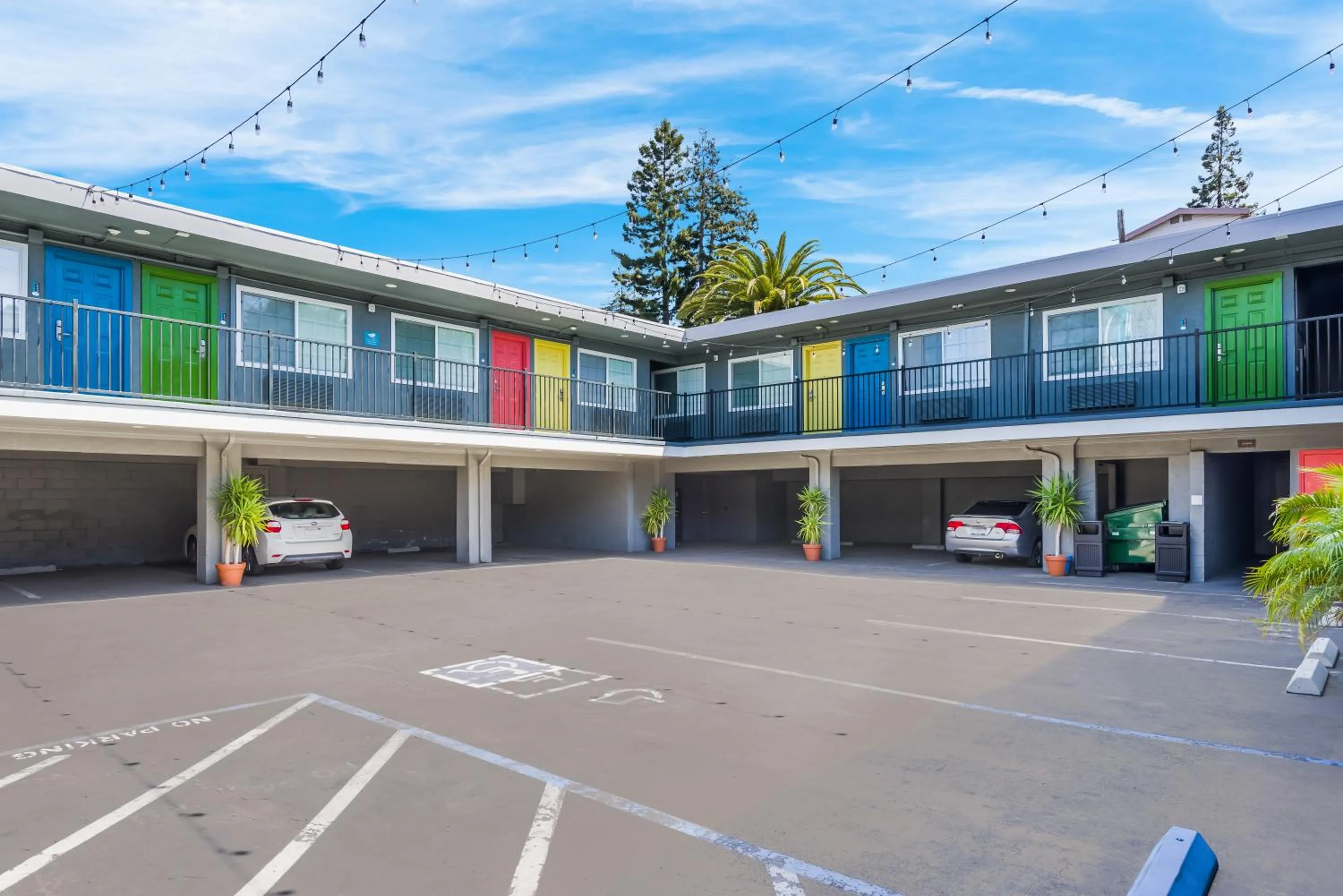 Property building in Signature Inn Oakland