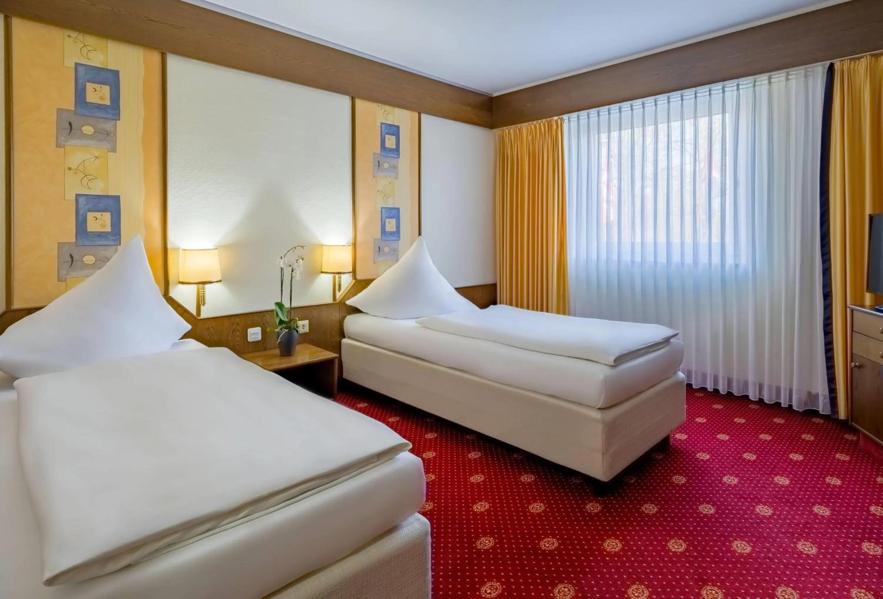 Photo of the whole room, Bed in Aspire Oldenburg, Trademark Collection by Wyndham