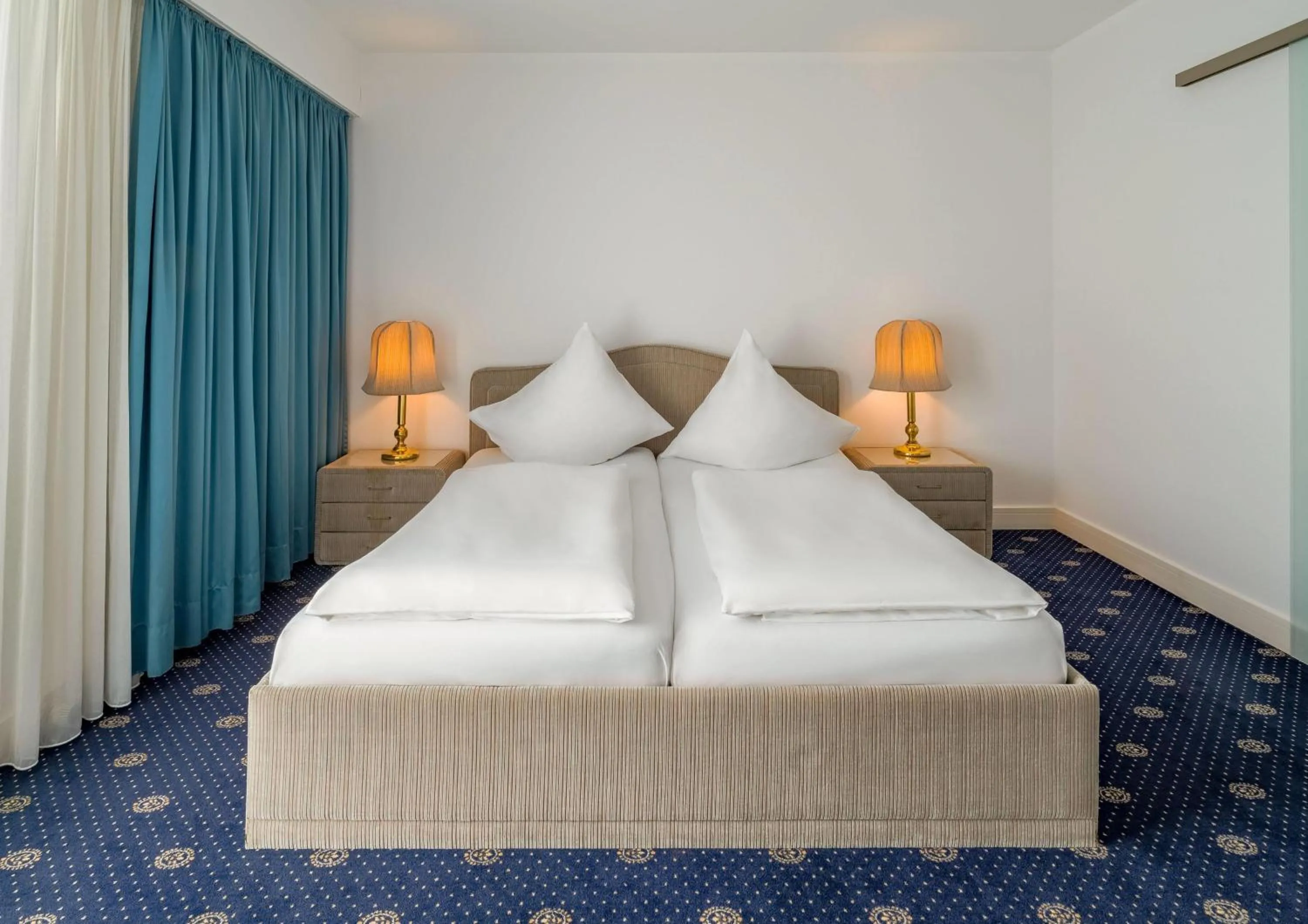 Photo of the whole room, Bed in Aspire Oldenburg, Trademark Collection by Wyndham