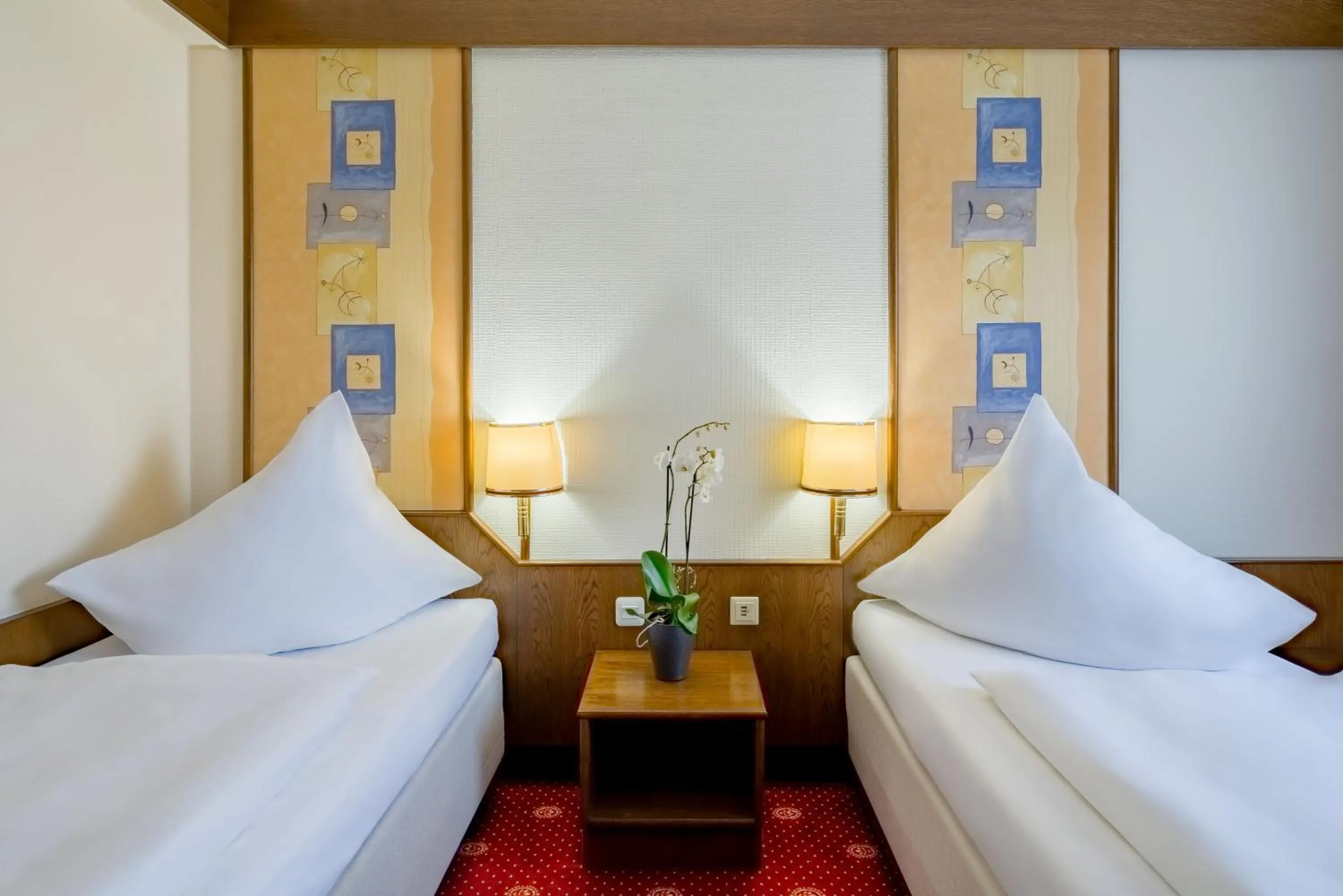 Photo of the whole room, Bed in Aspire Oldenburg, Trademark Collection by Wyndham