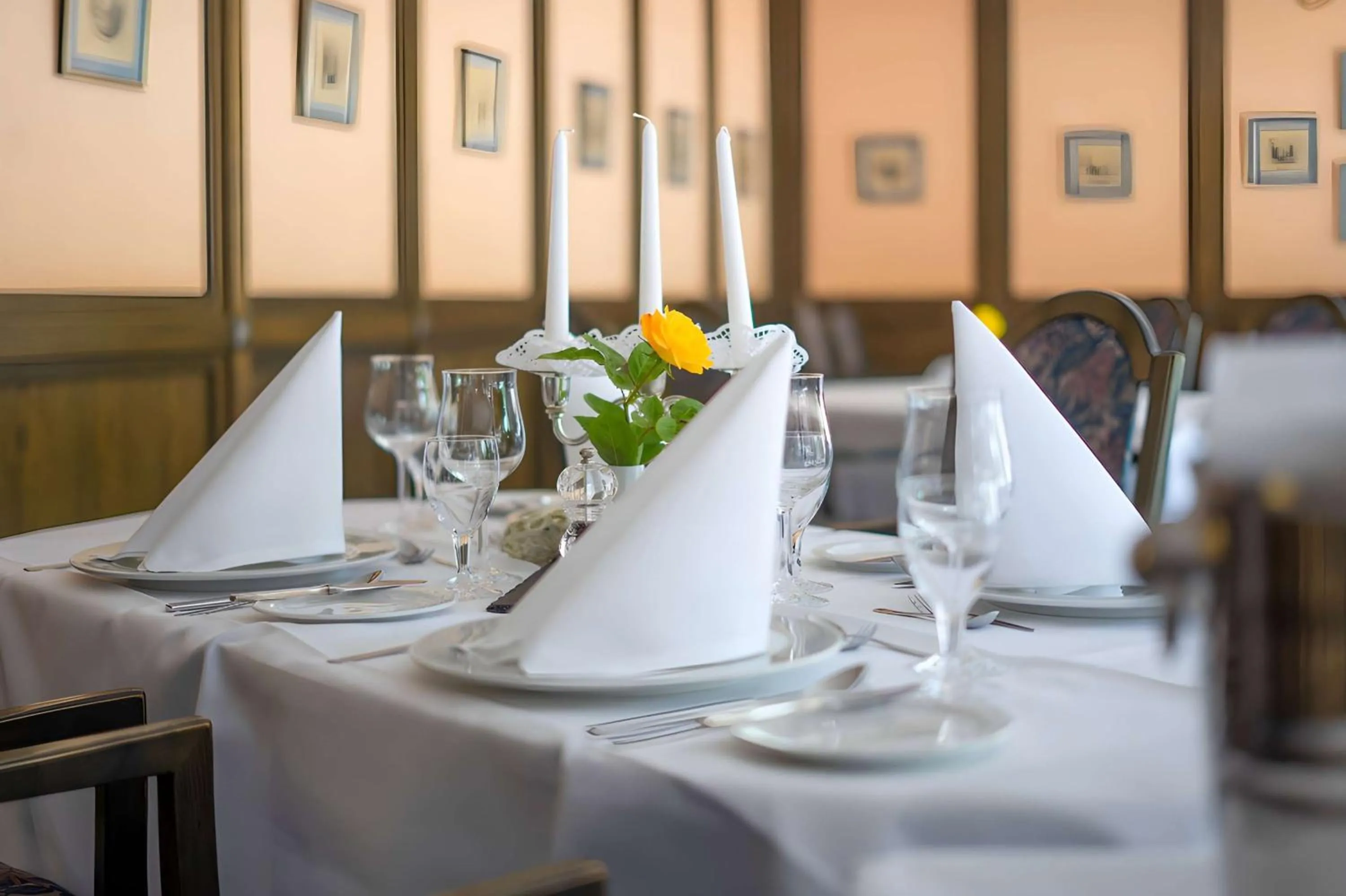 Restaurant/places to eat in City Club Hotel