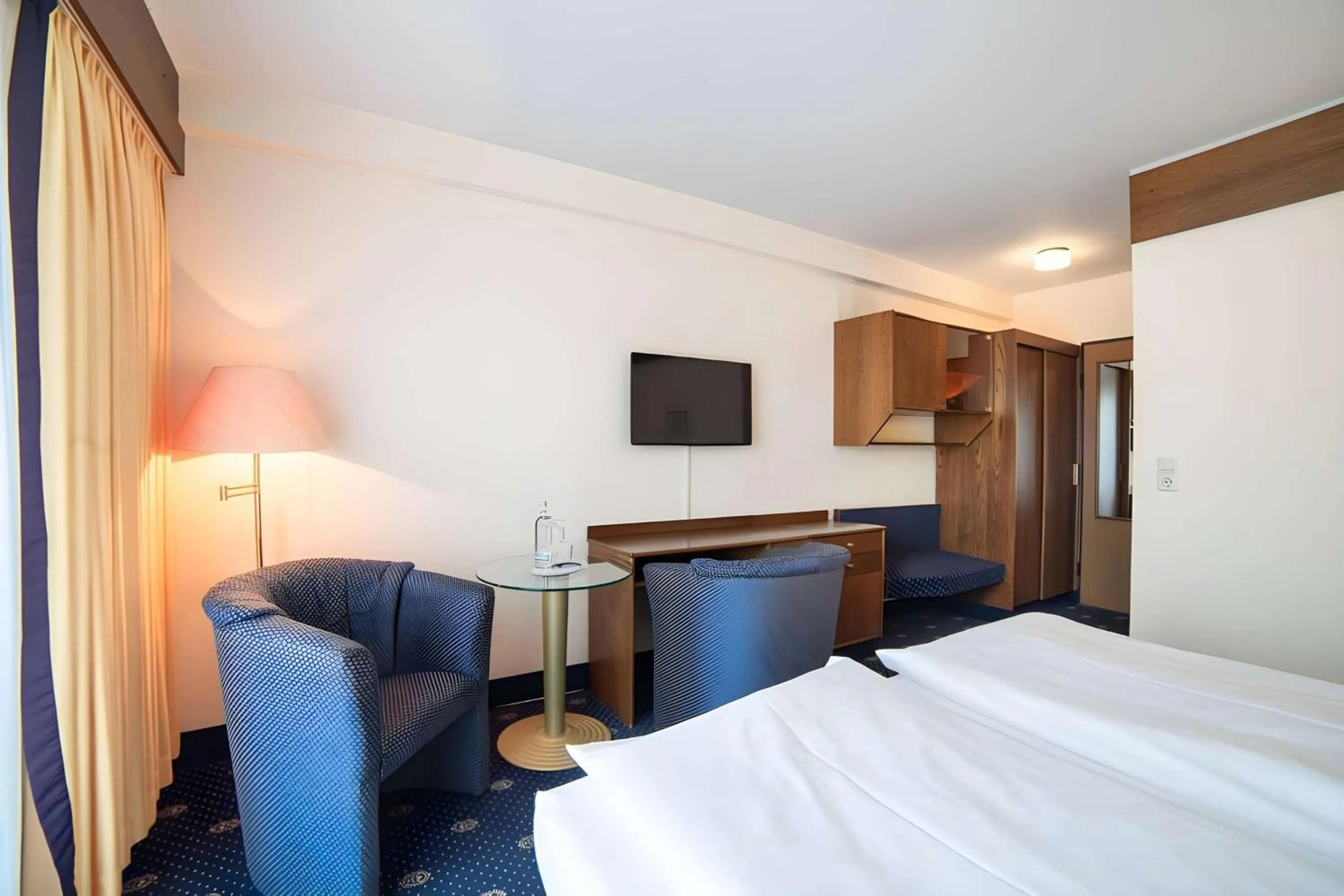 Photo of the whole room, Bed in City Club Hotel