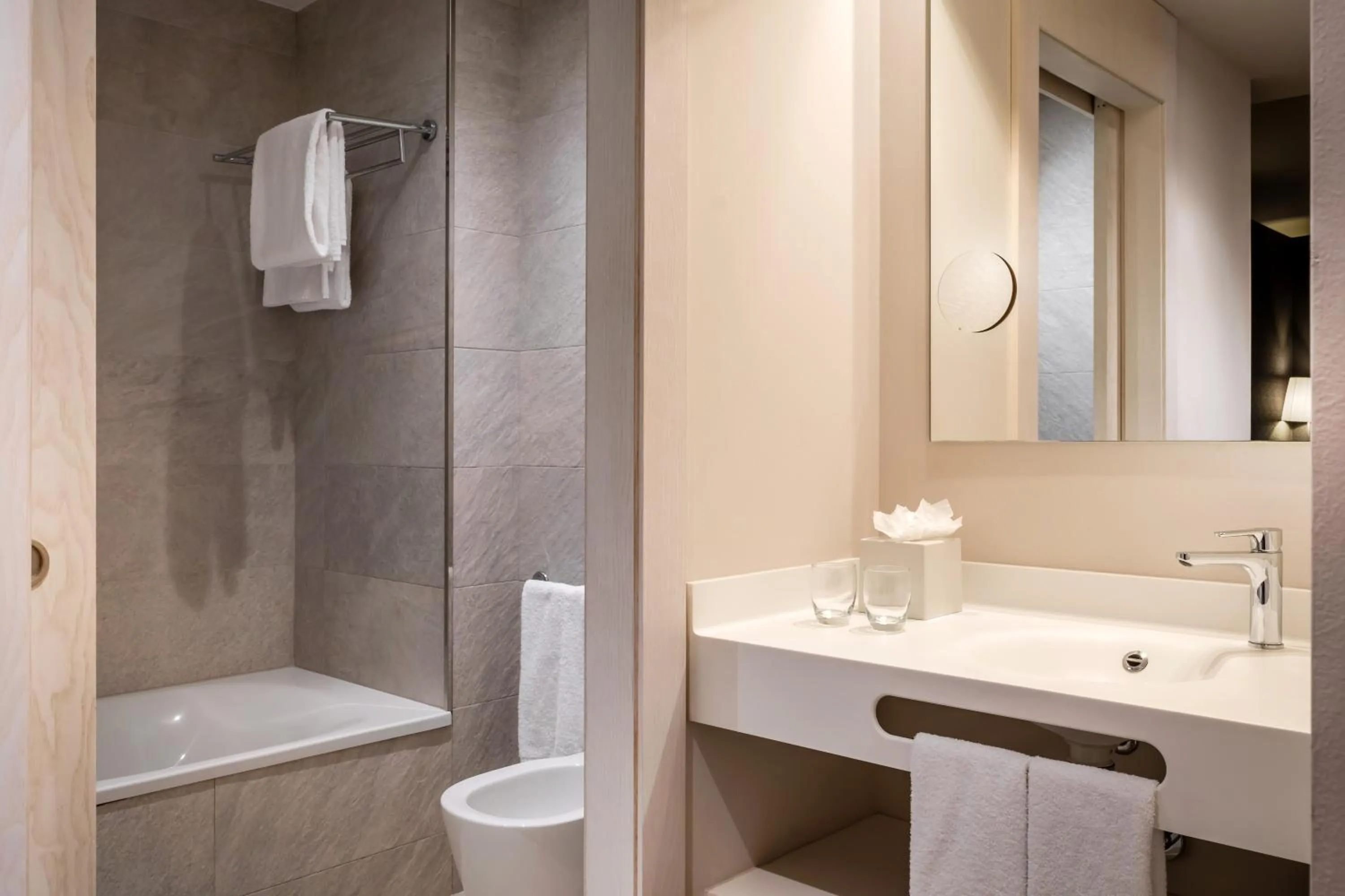 Toilet in Hotel SB Plaza Europa