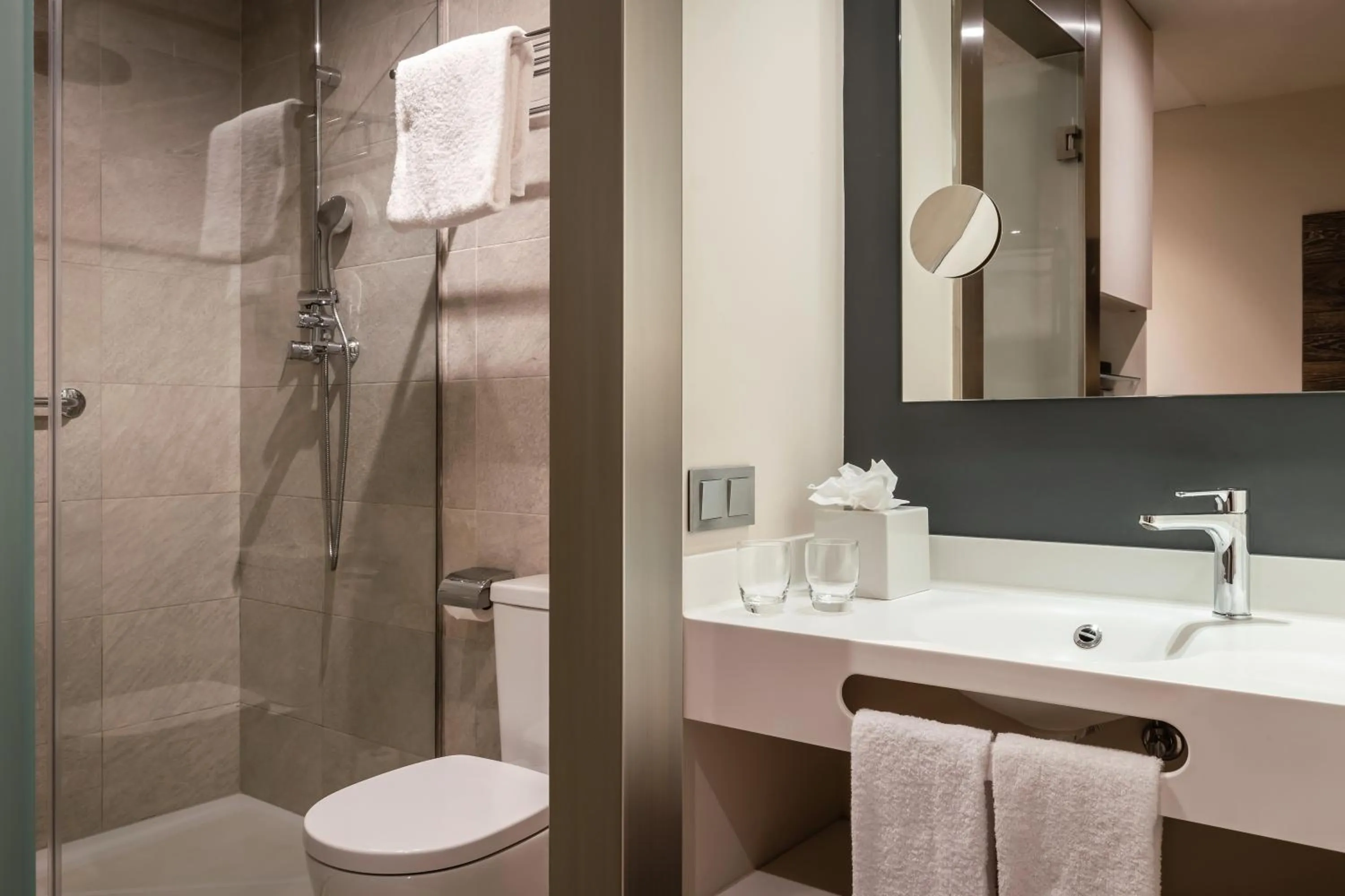 Toilet in Hotel SB Plaza Europa