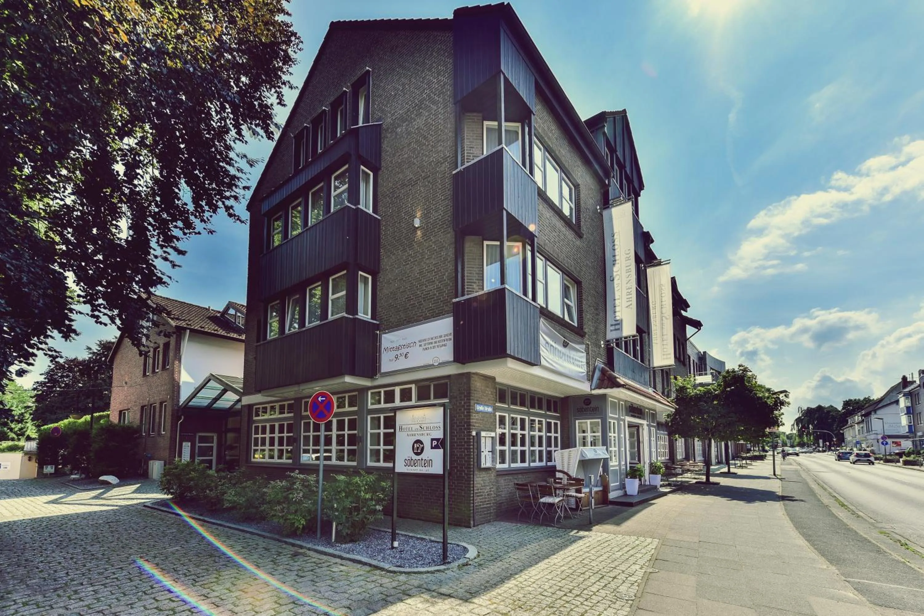 Facade/entrance in Hotel Am Schloss Ahrensburg