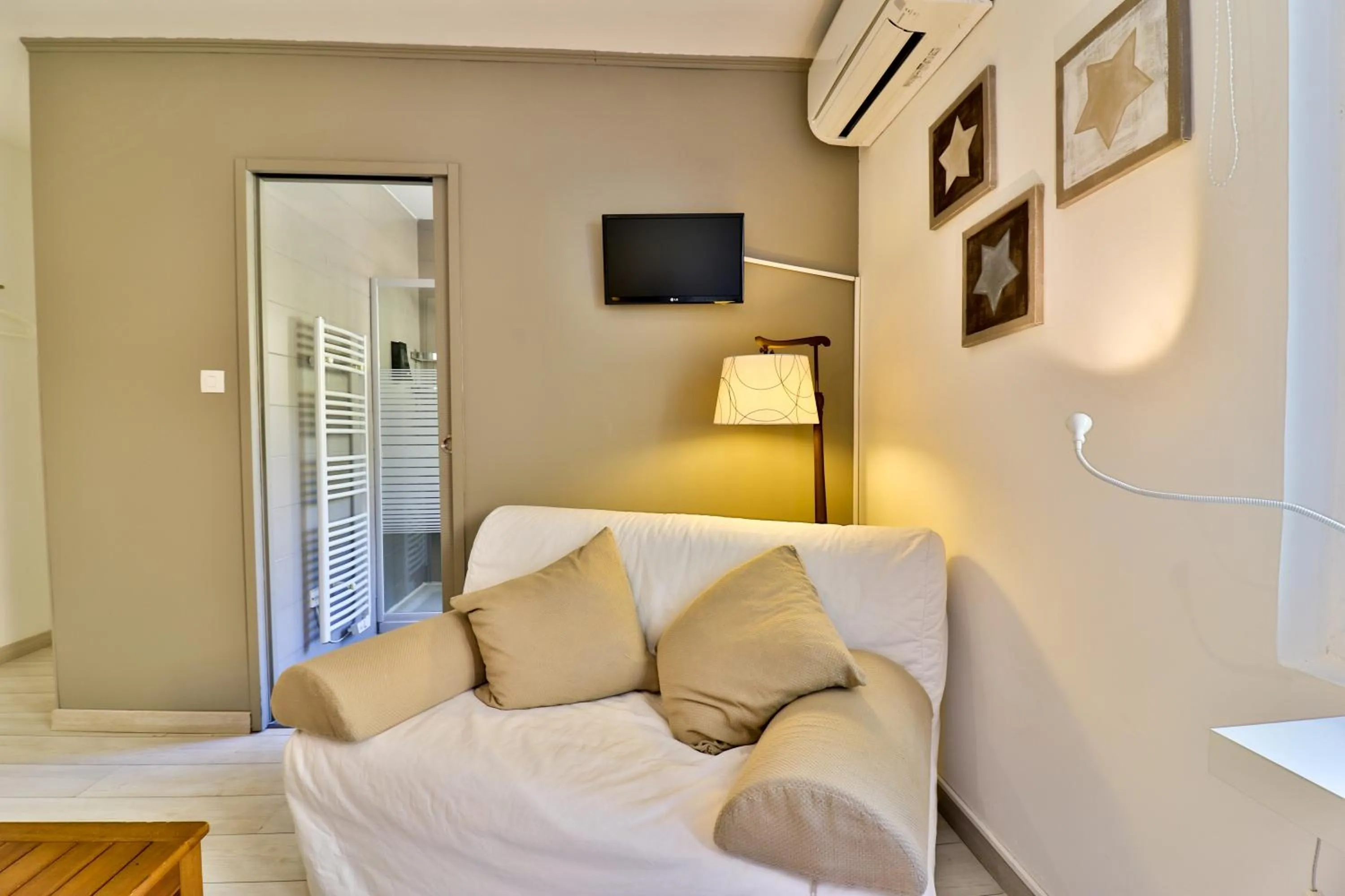 Photo of the whole room in Les Chambres d'Hôtes du Grand Mornas