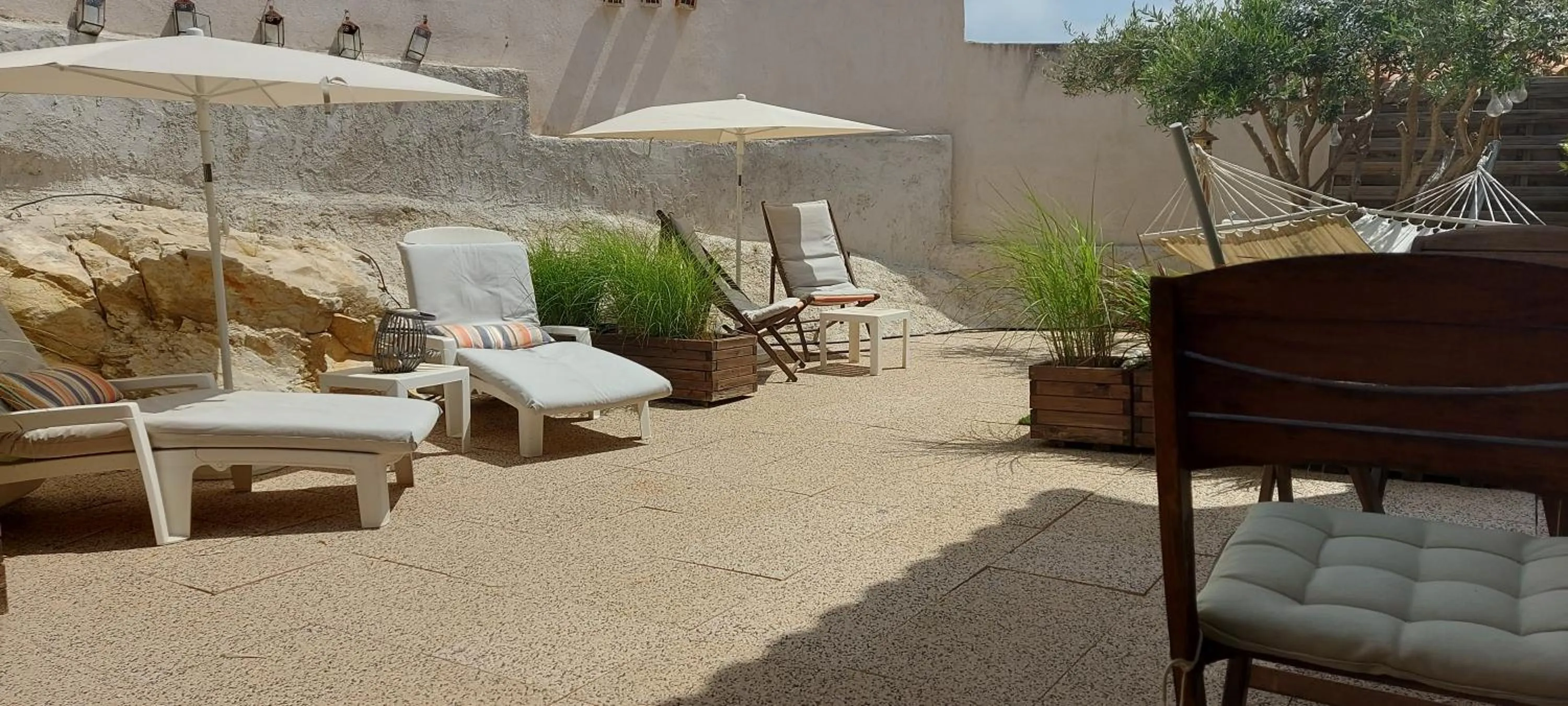 Property building in Les Chambres d'Hôtes du Grand Mornas