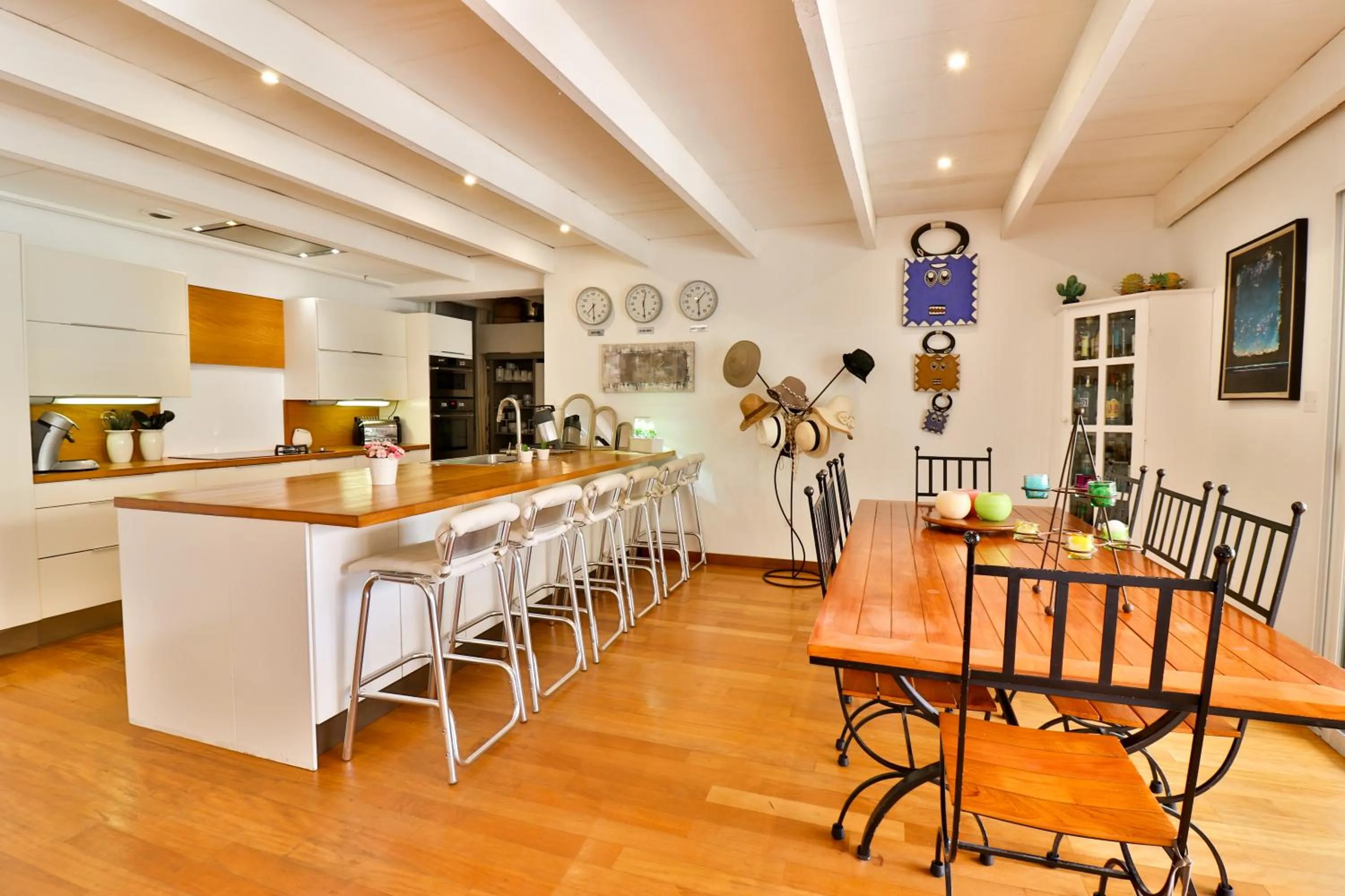 Dining area in Les Chambres d'Hôtes du Grand Mornas