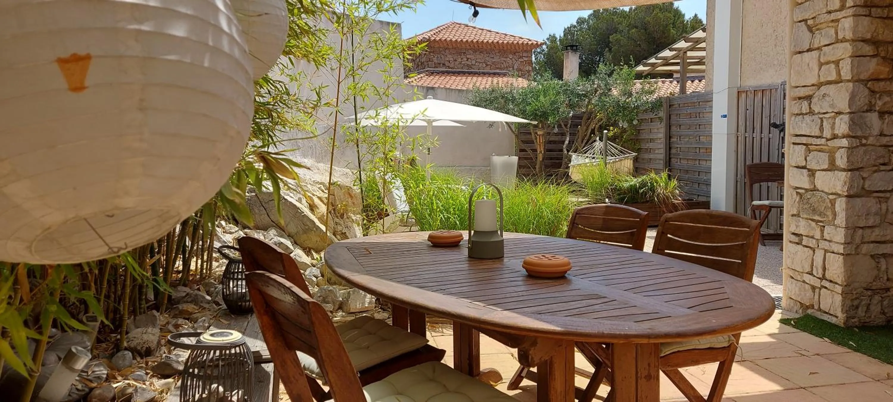 Property building in Les Chambres d'Hôtes du Grand Mornas