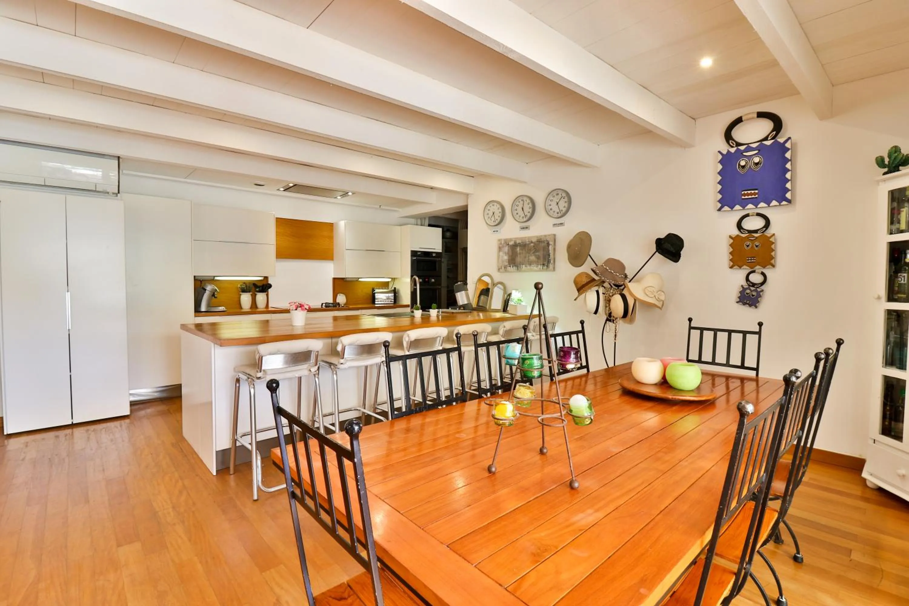 Dining area in Les Chambres d'Hôtes du Grand Mornas