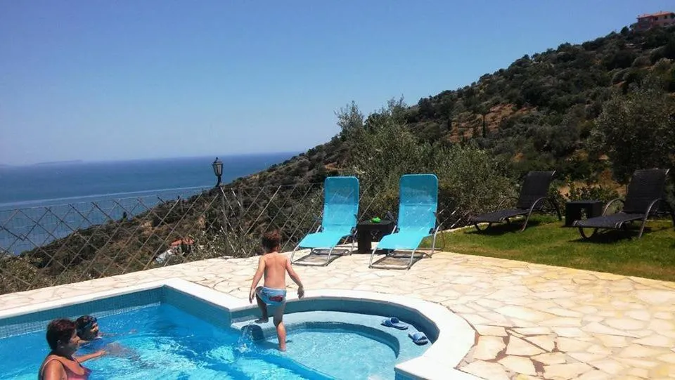 Swimming pool in Dio Escapes Houses