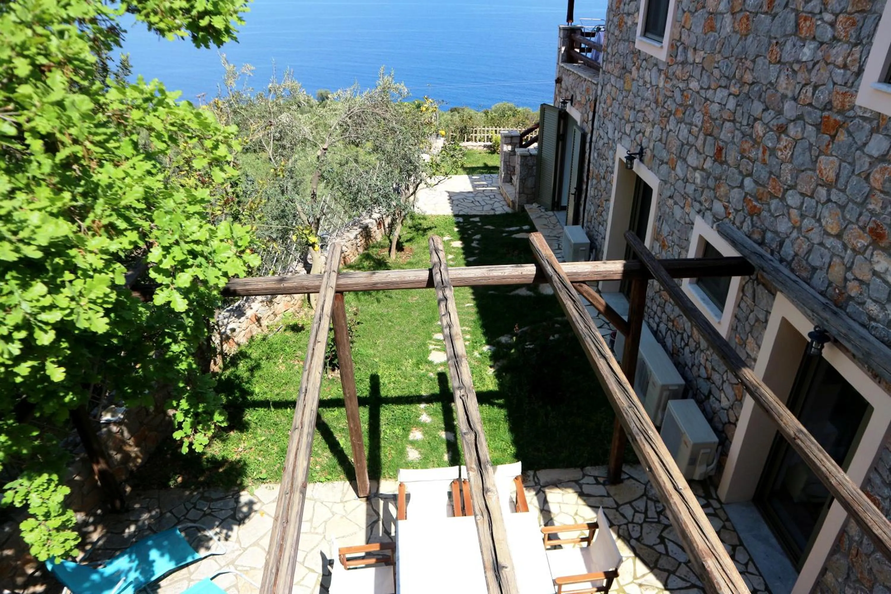 Garden view in Dio Escapes Houses