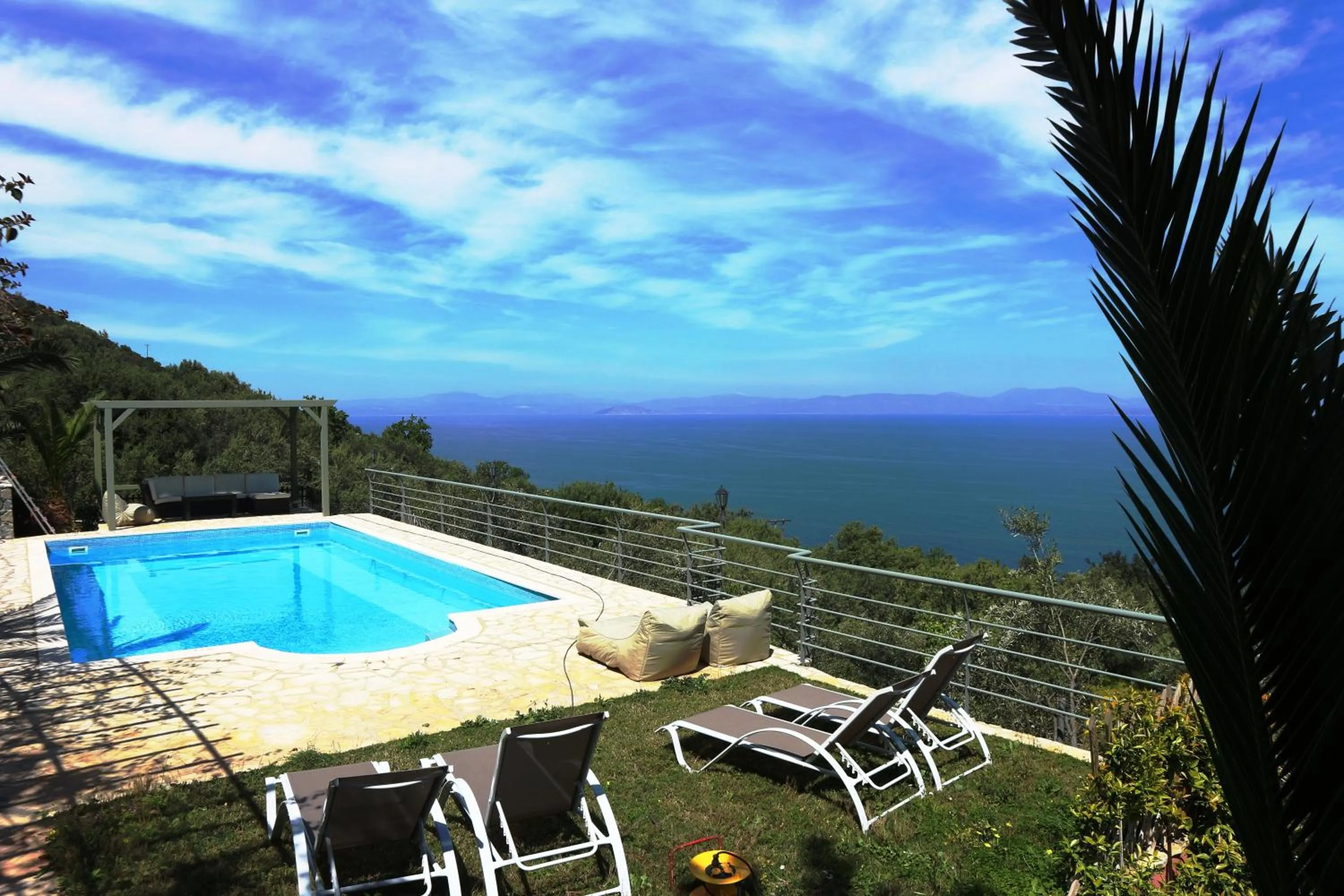 Swimming pool in Dio Escapes Houses