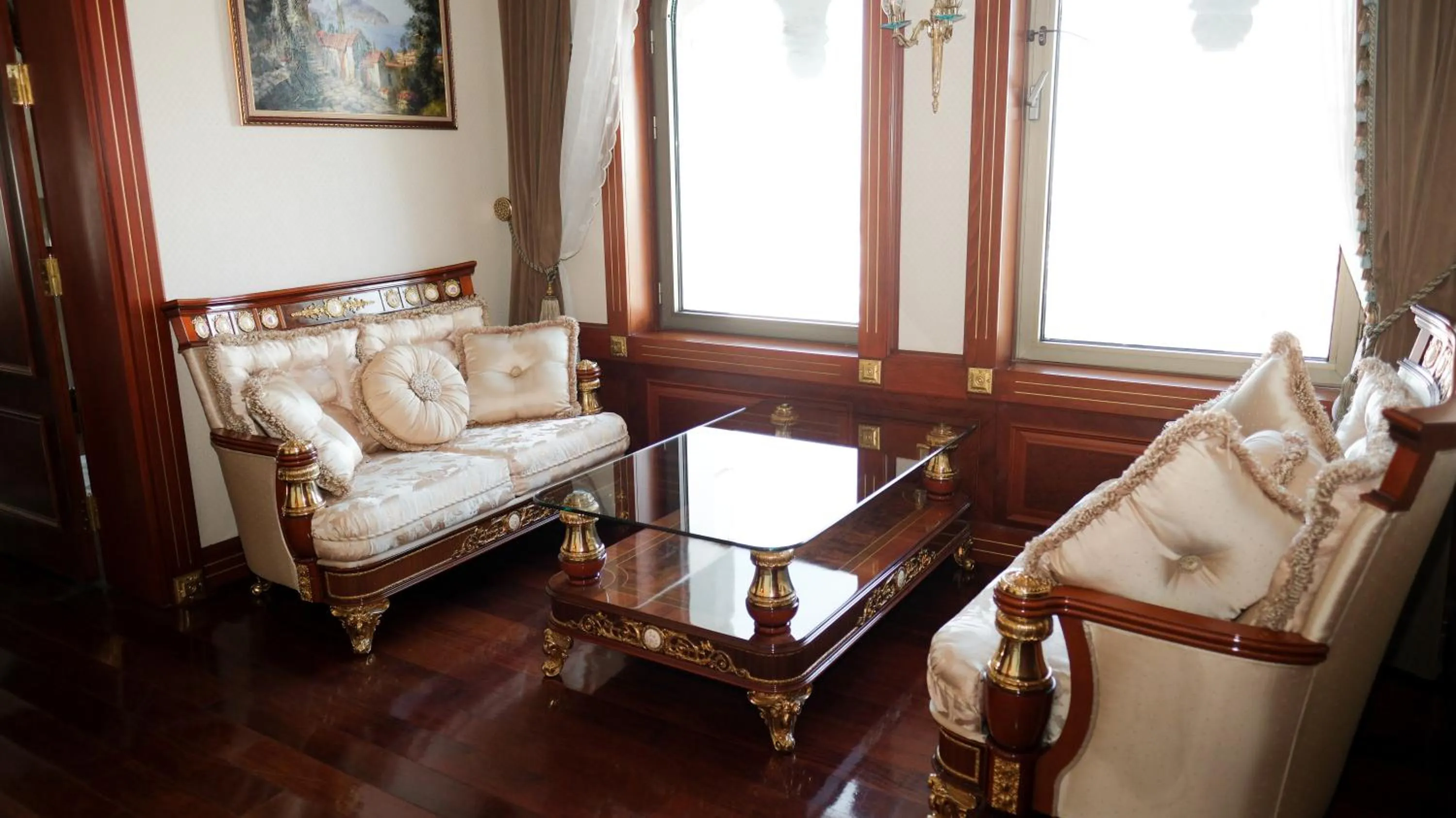 Seating area, Bed in Meyra Palace