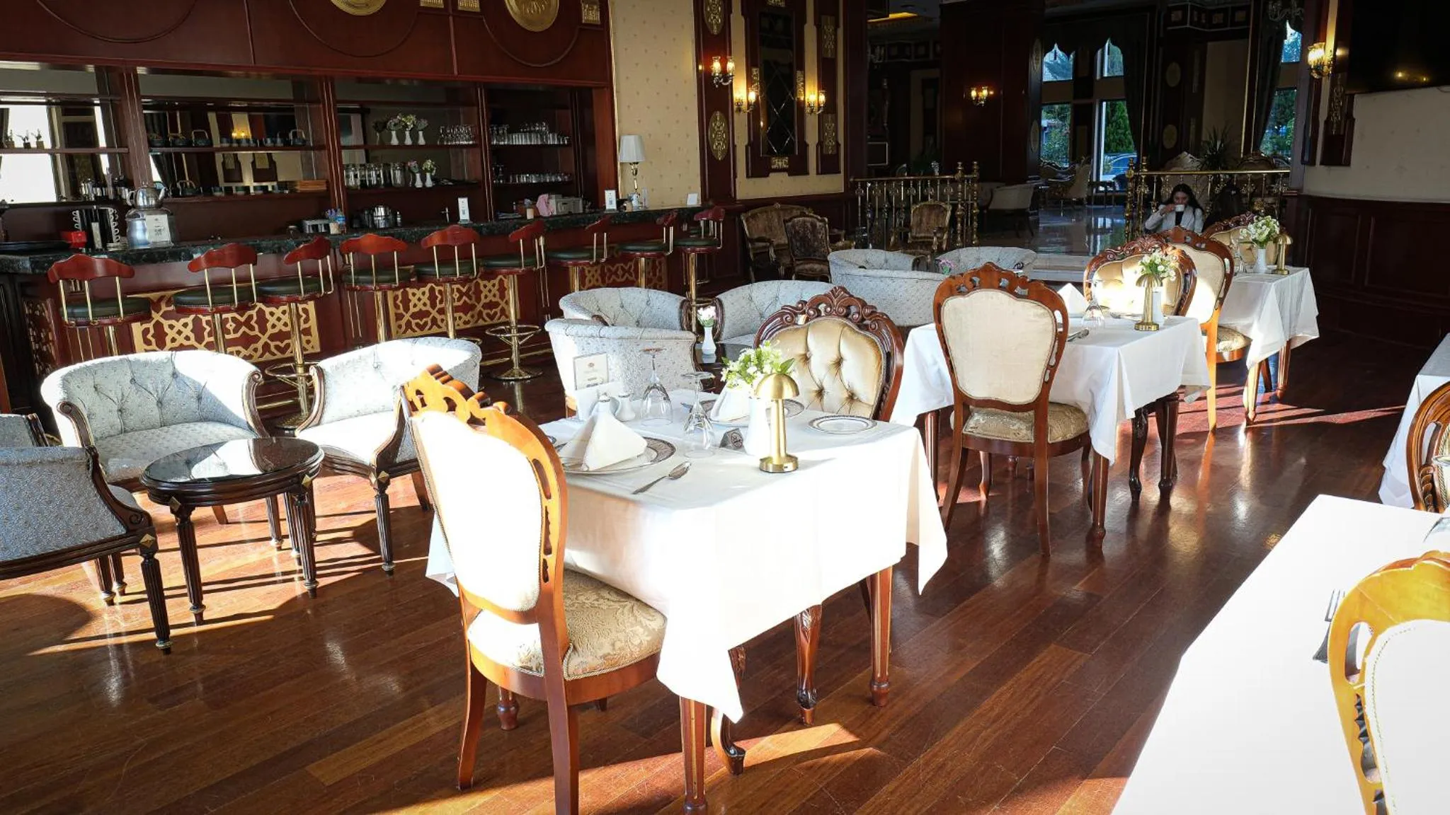 Restaurant/places to eat in Meyra Palace