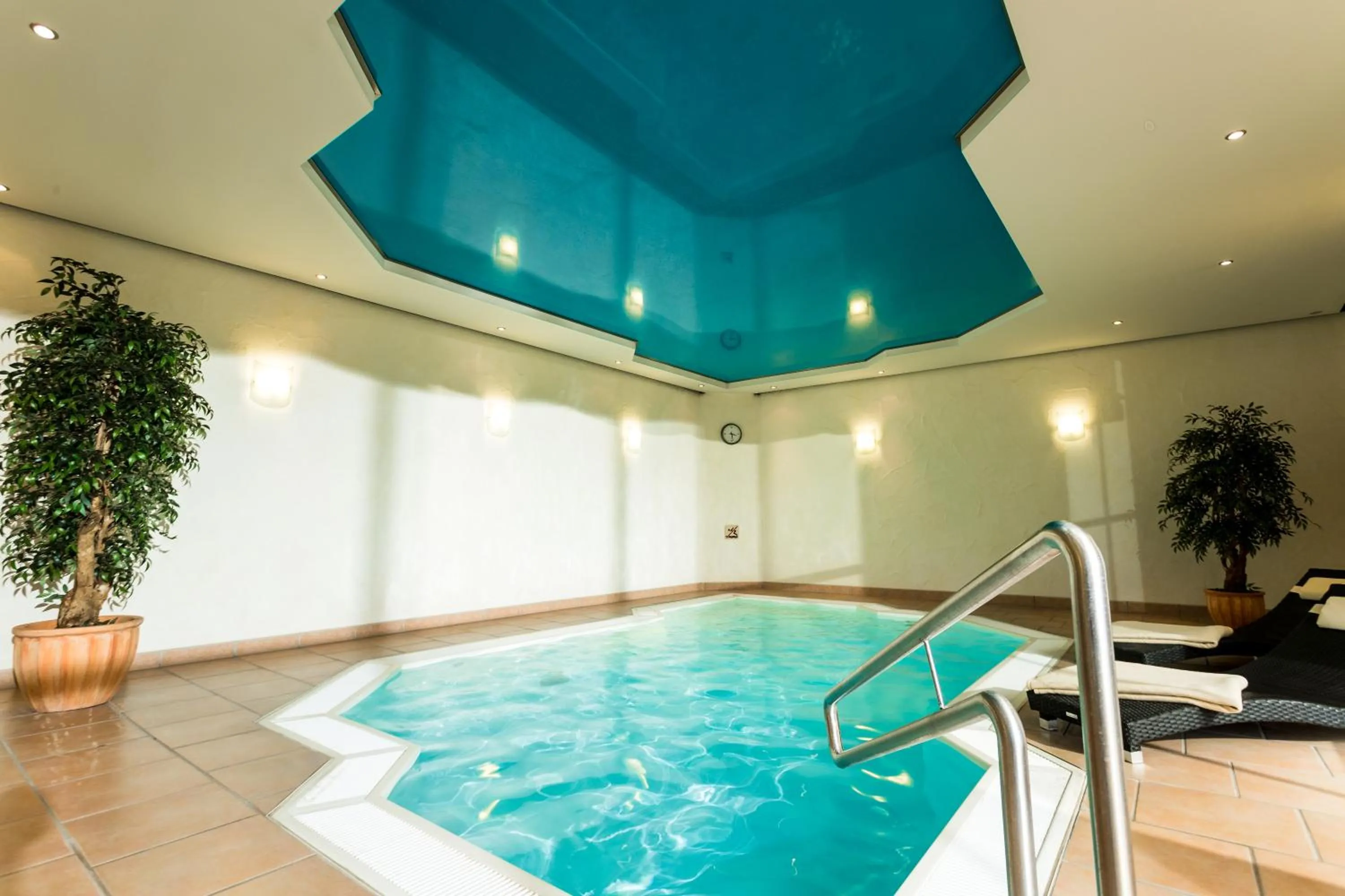 Swimming pool in Rheinhotel Rüdesheim - Wellness