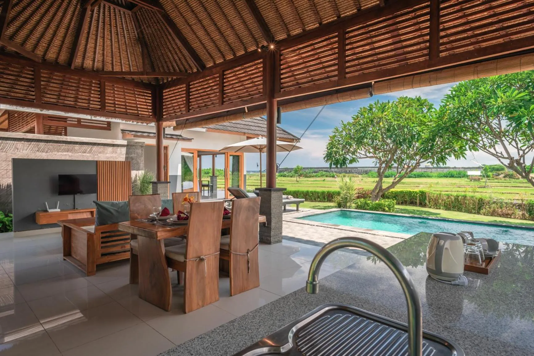 TV and multimedia in The Manik Kalisada