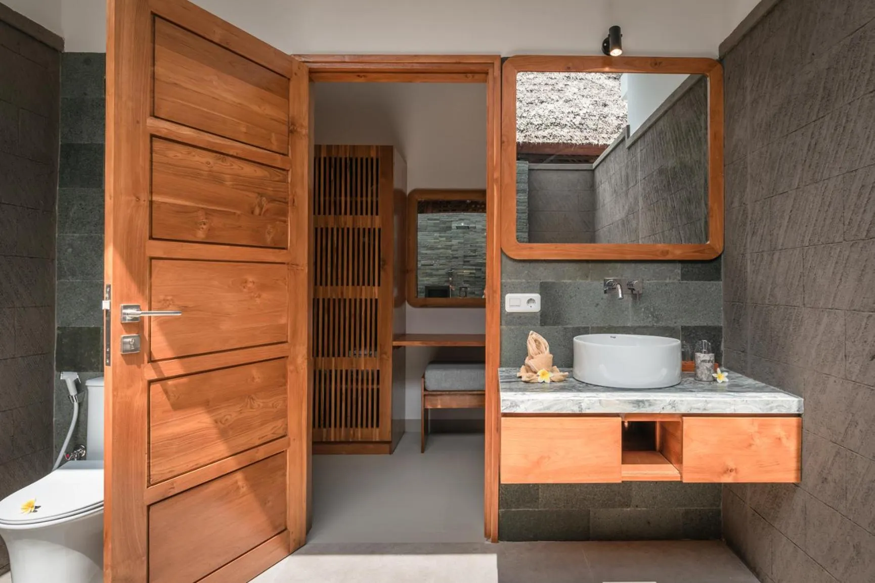 Toilet in The Manik Kalisada