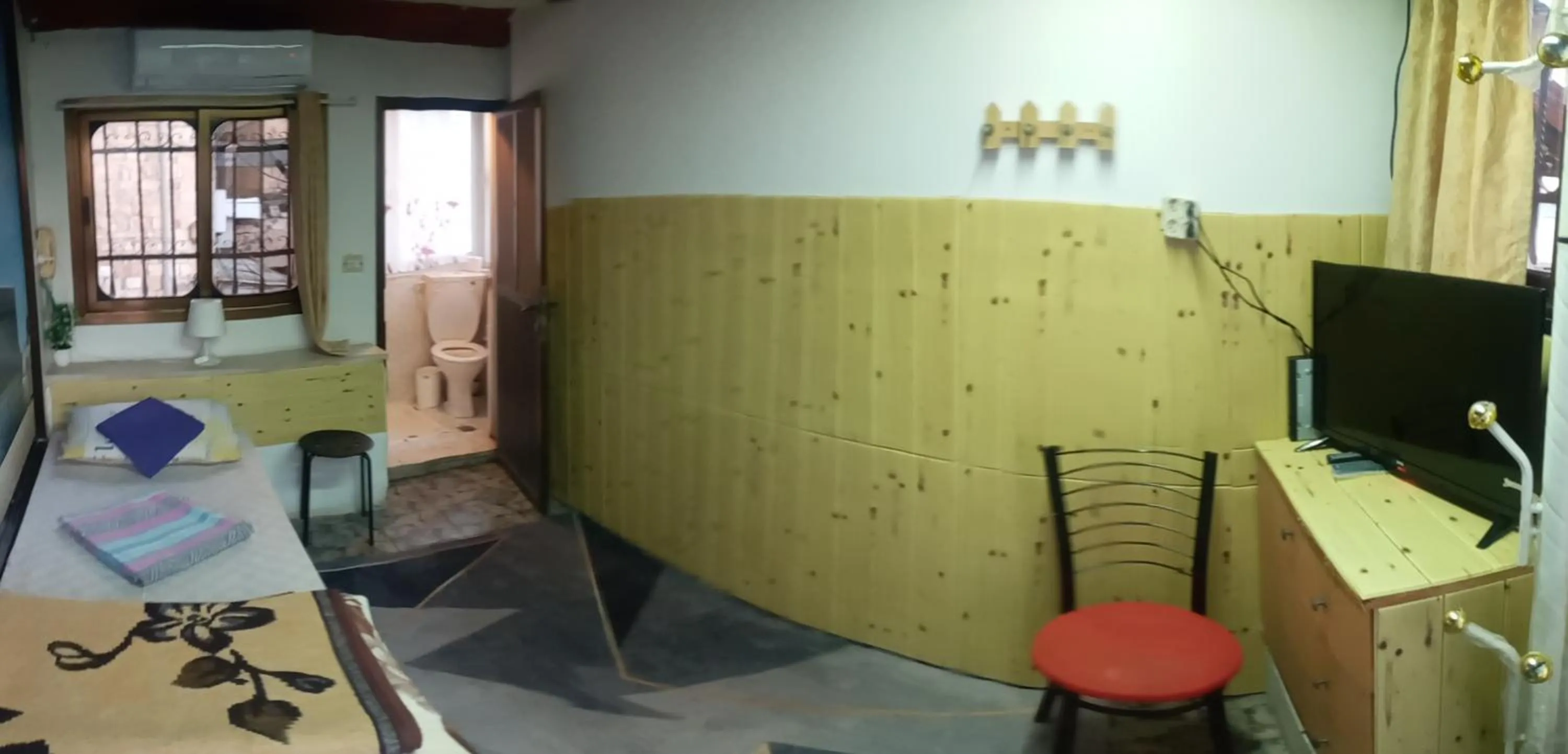 Single Room with Bathroom in Jaffa Gate Hostel