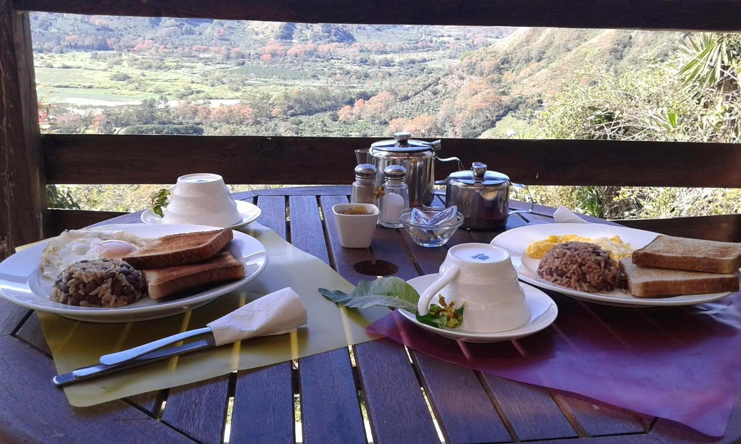 Lake view in Rinconcito Verde