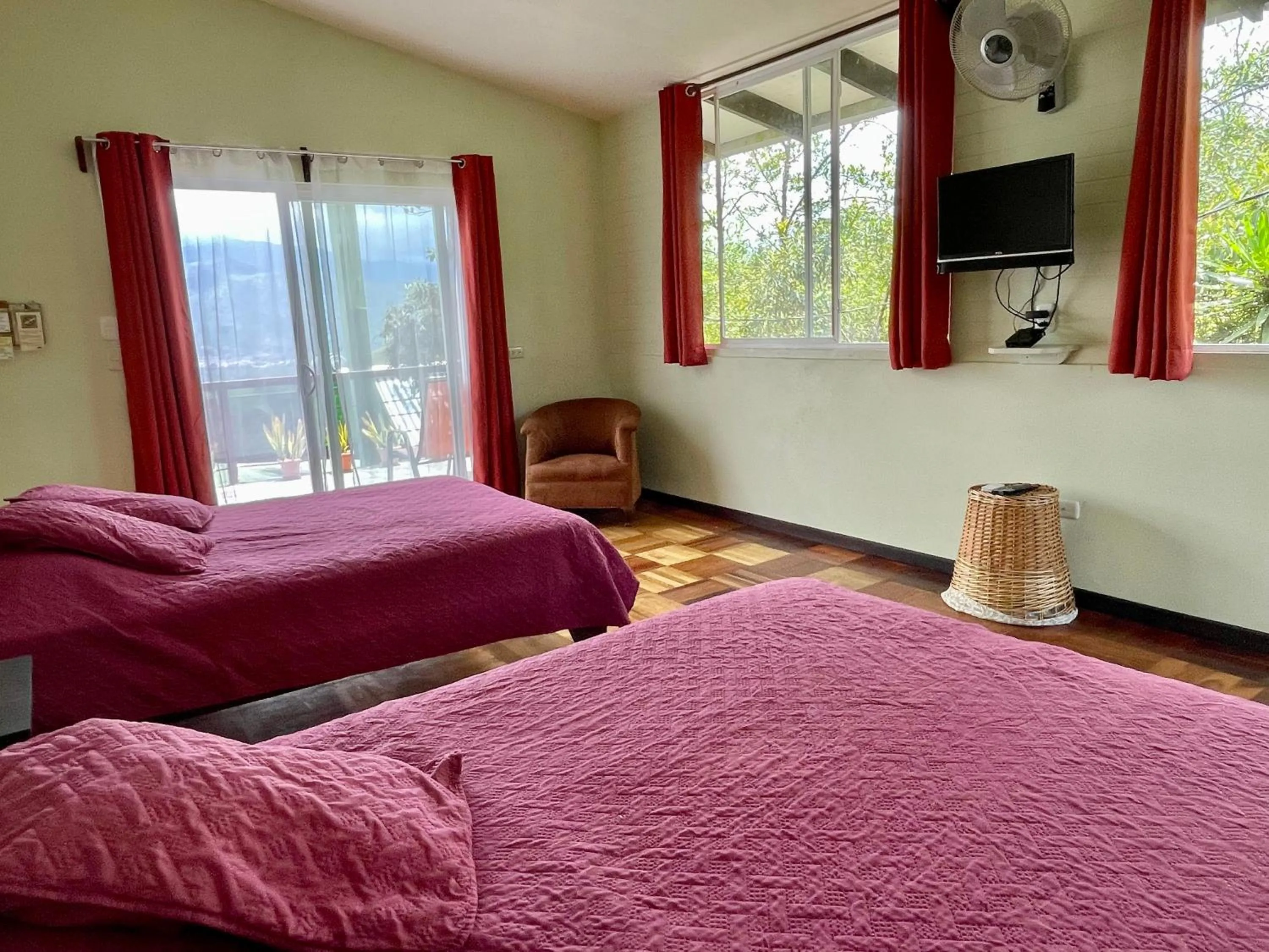 Photo of the whole room, Bed in Rinconcito Verde