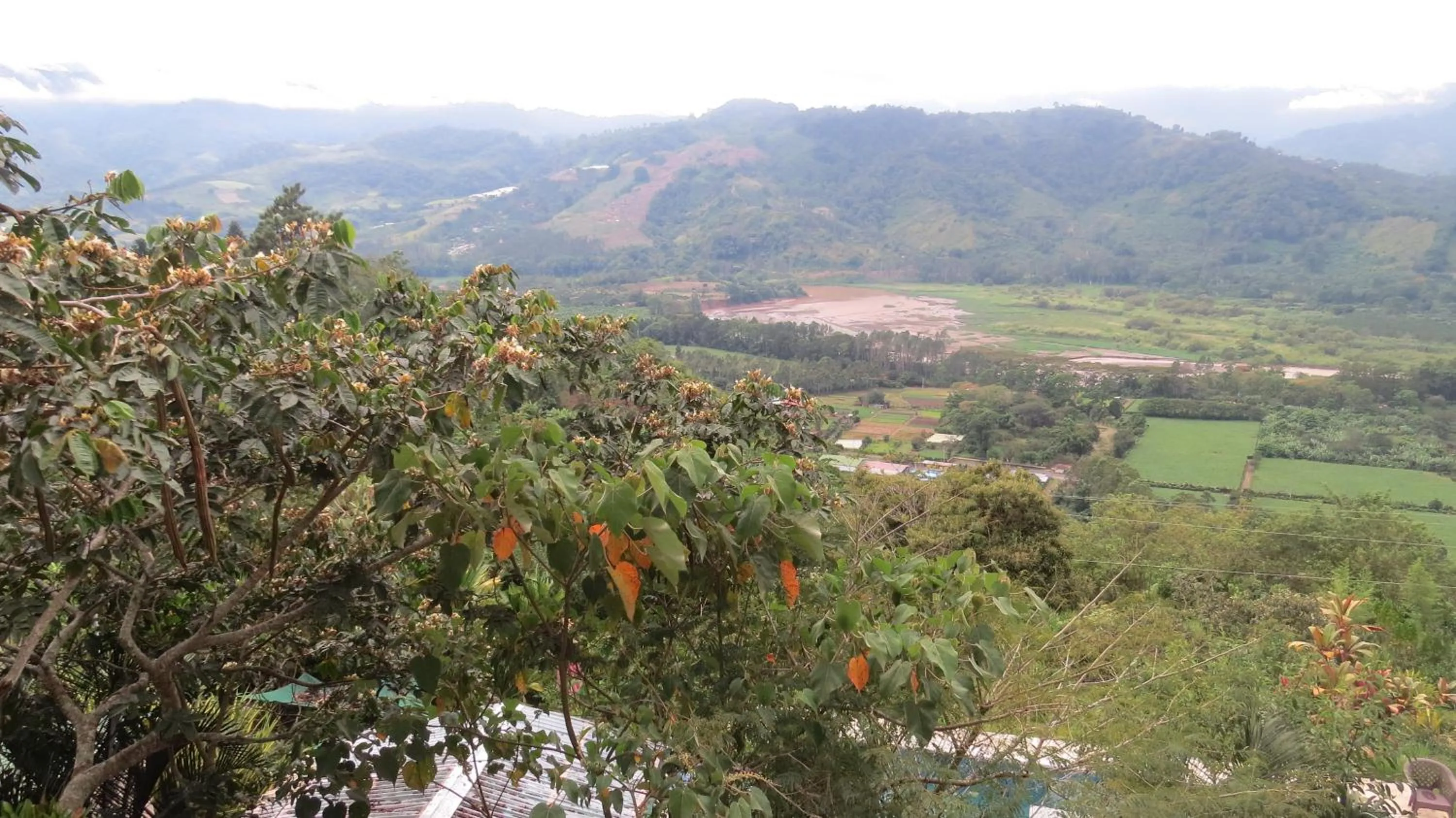 Lake view in Rinconcito Verde