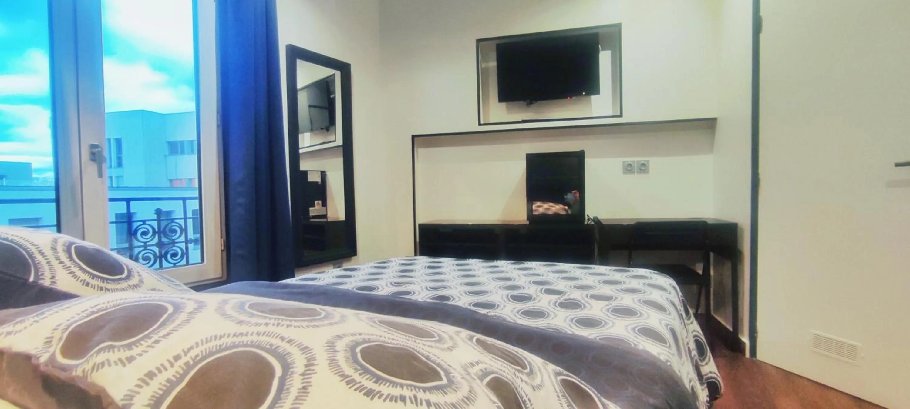 Bedroom, Bed in Hôtel Moderne