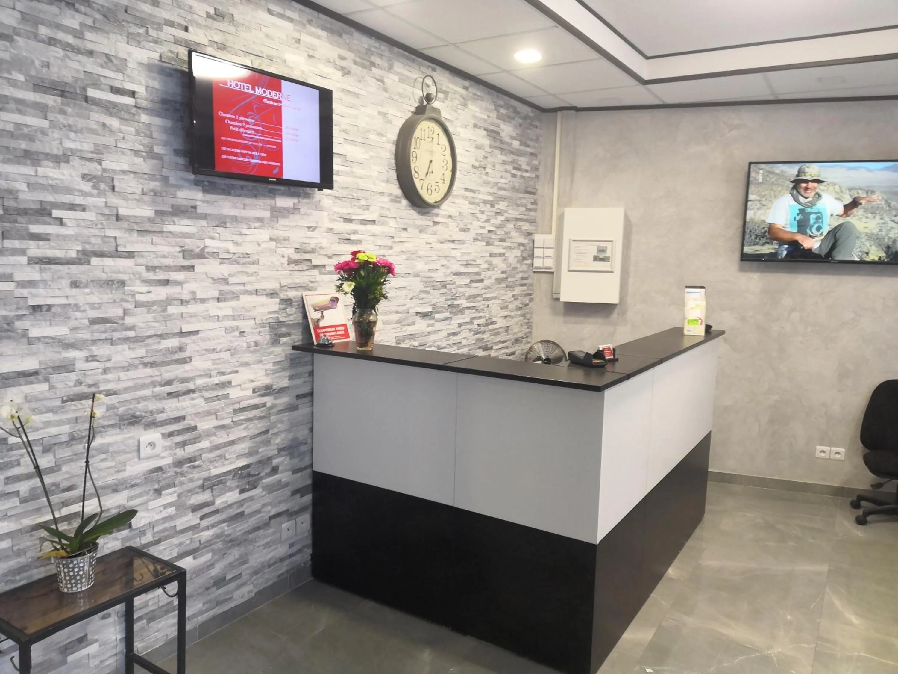 Facade/entrance in Hôtel Moderne