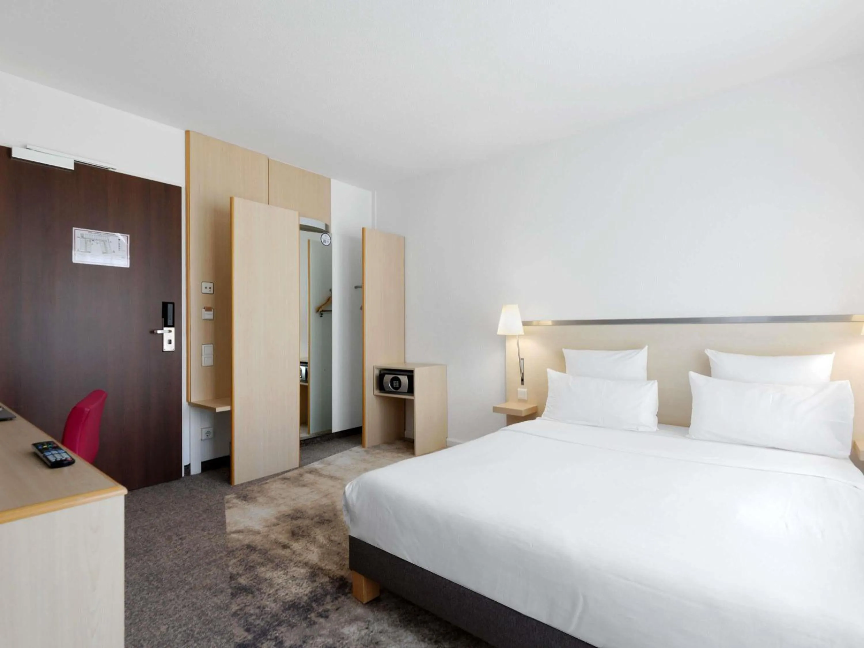 Bedroom, Bed in Novotel Berlin Mitte