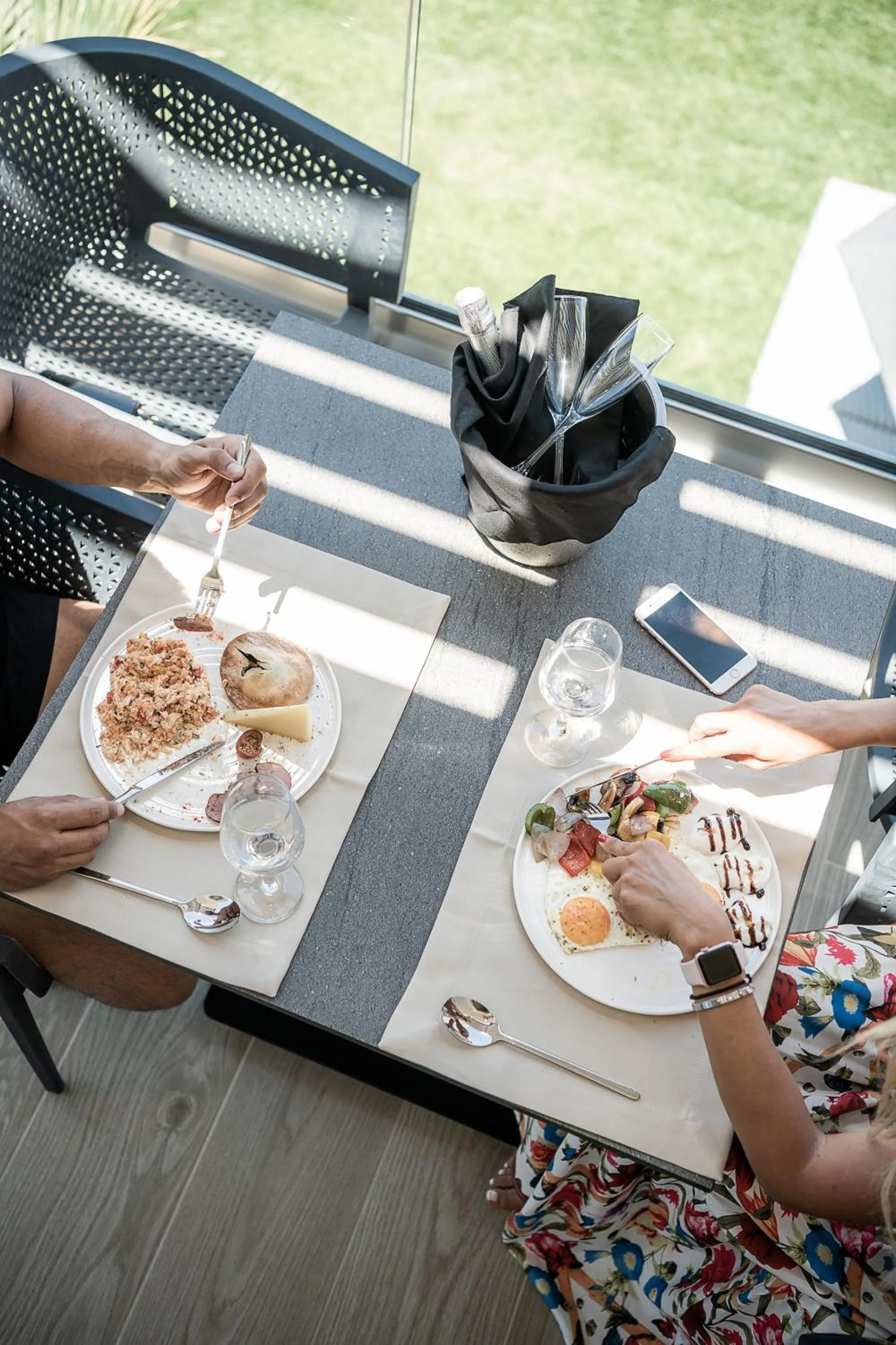 room service in Mossa Well Being Hotel - Heated pool and Wellness Spa