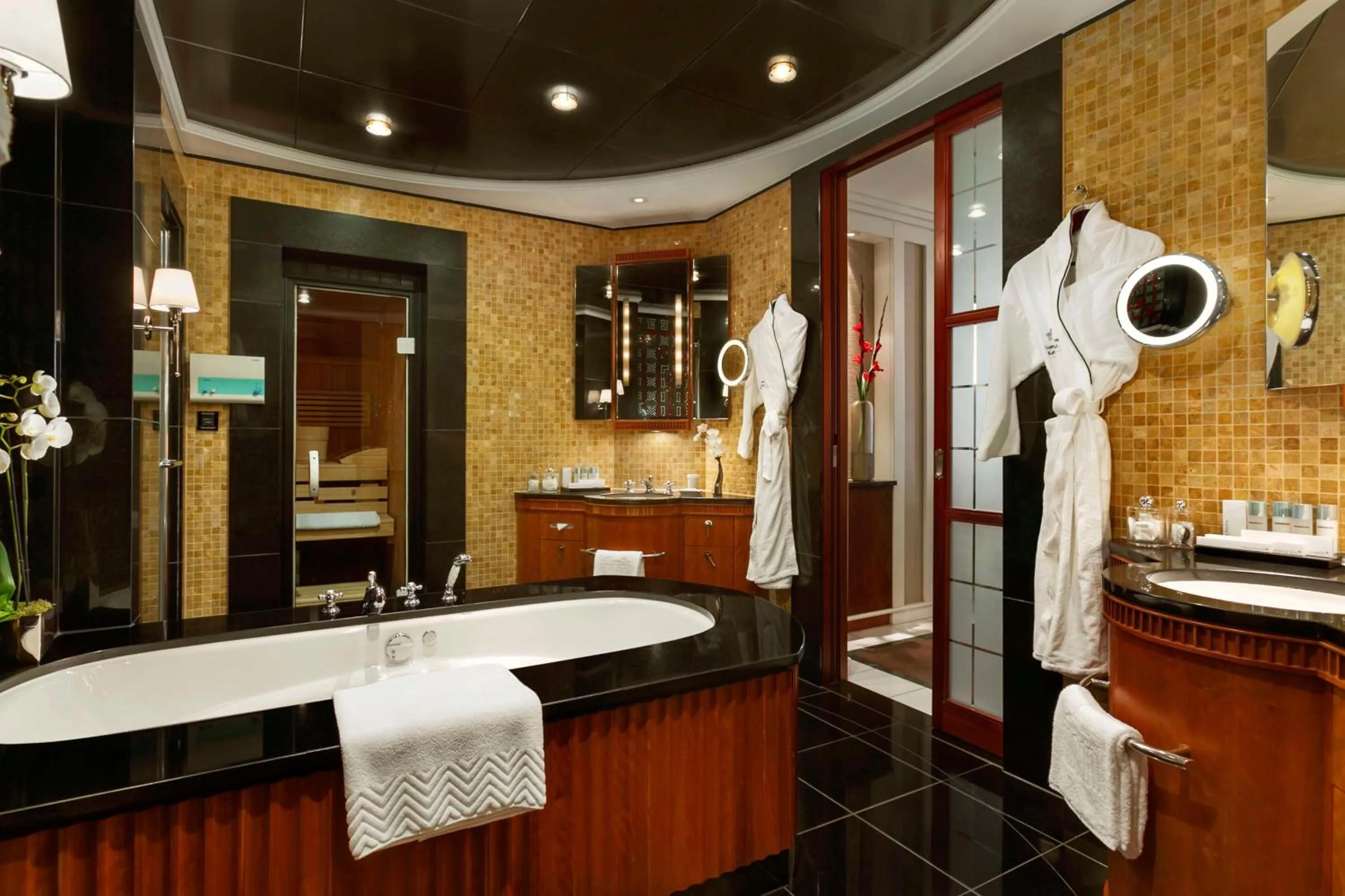 Bathroom in Hotel Adlon Kempinski Berlin