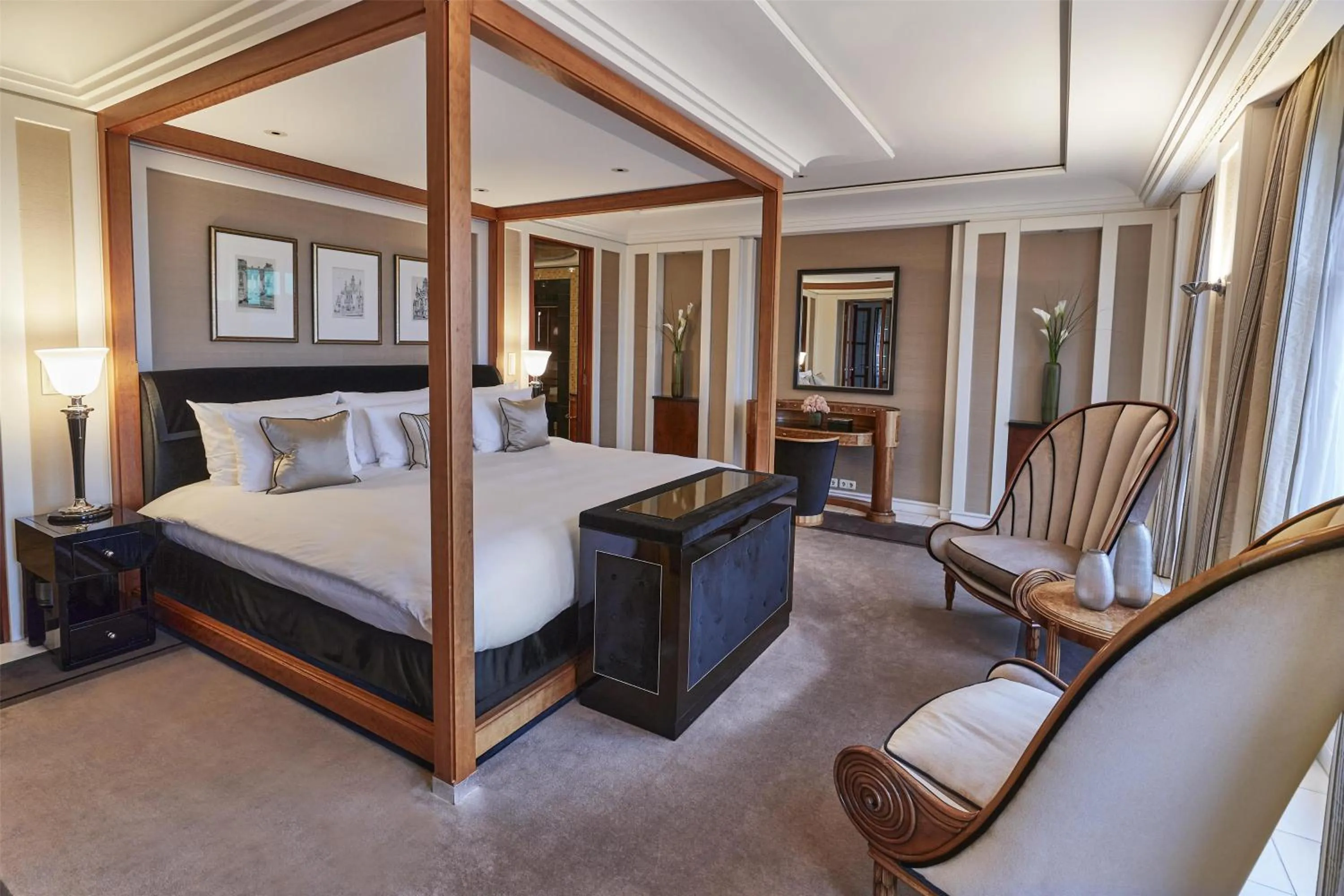 Photo of the whole room, Bed in Hotel Adlon Kempinski Berlin