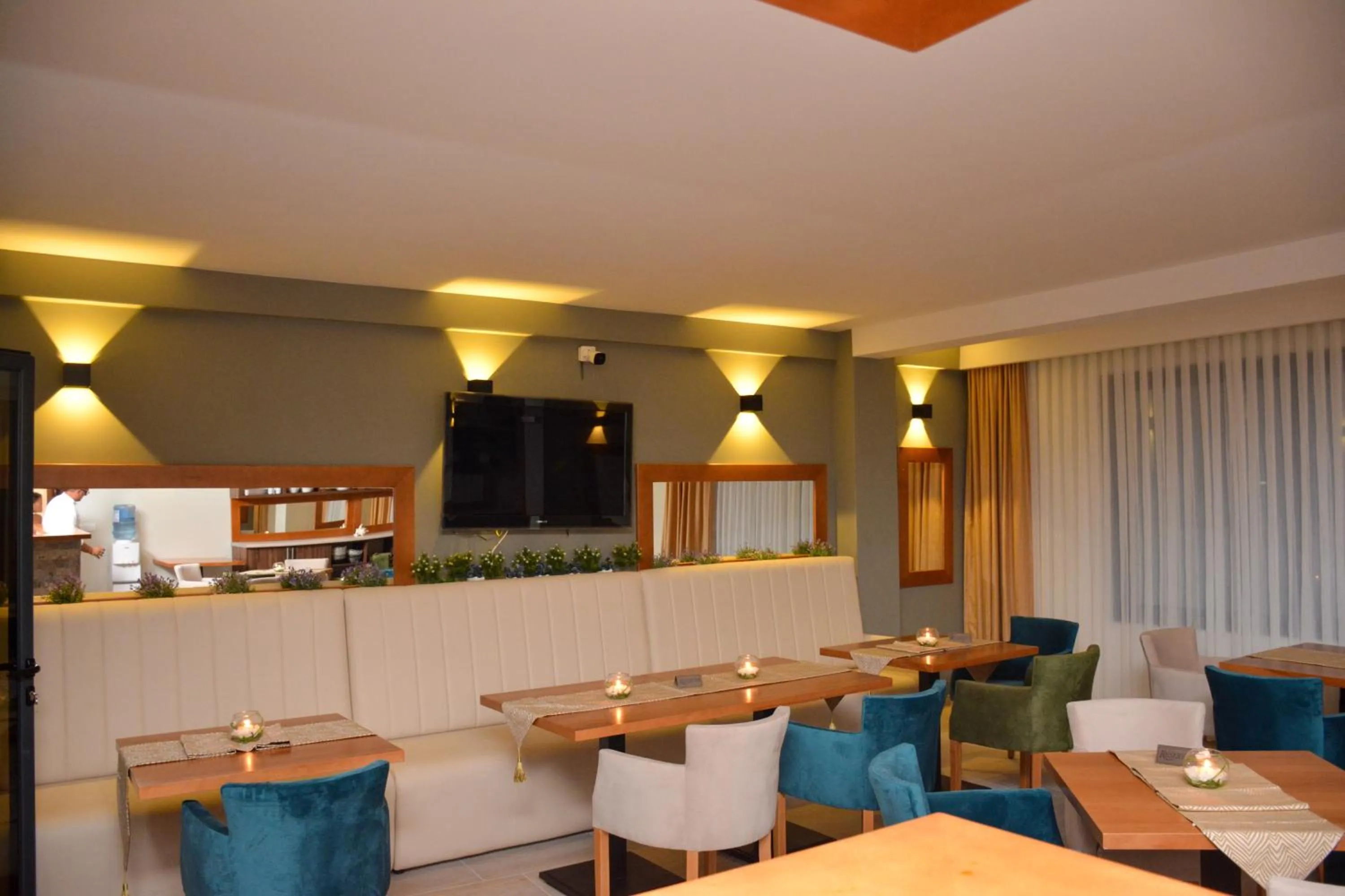 Restaurant/places to eat in AM Palace