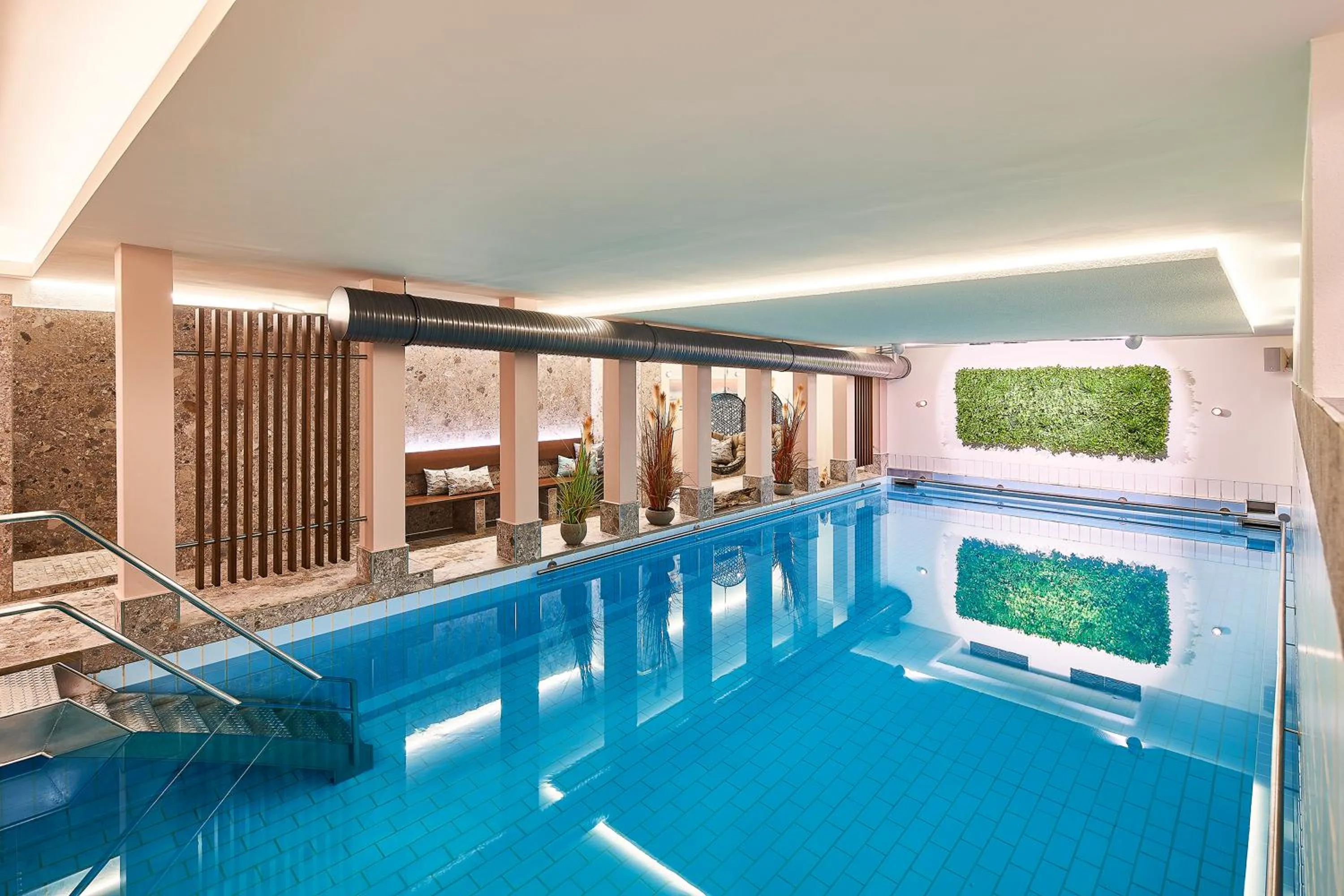 Swimming pool in Hotel City Krone
