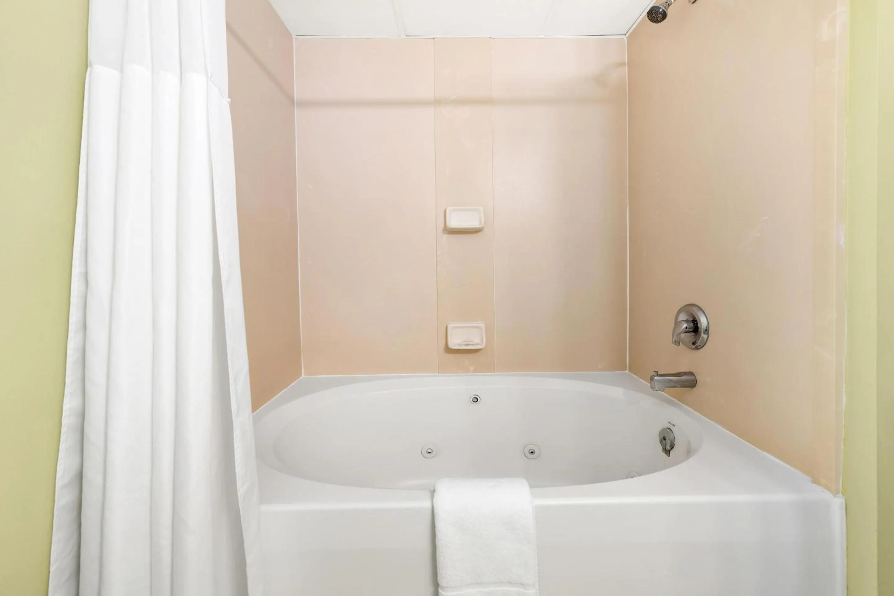 Bath in Tidelands Caribbean Boardwalk Hotel and Suites