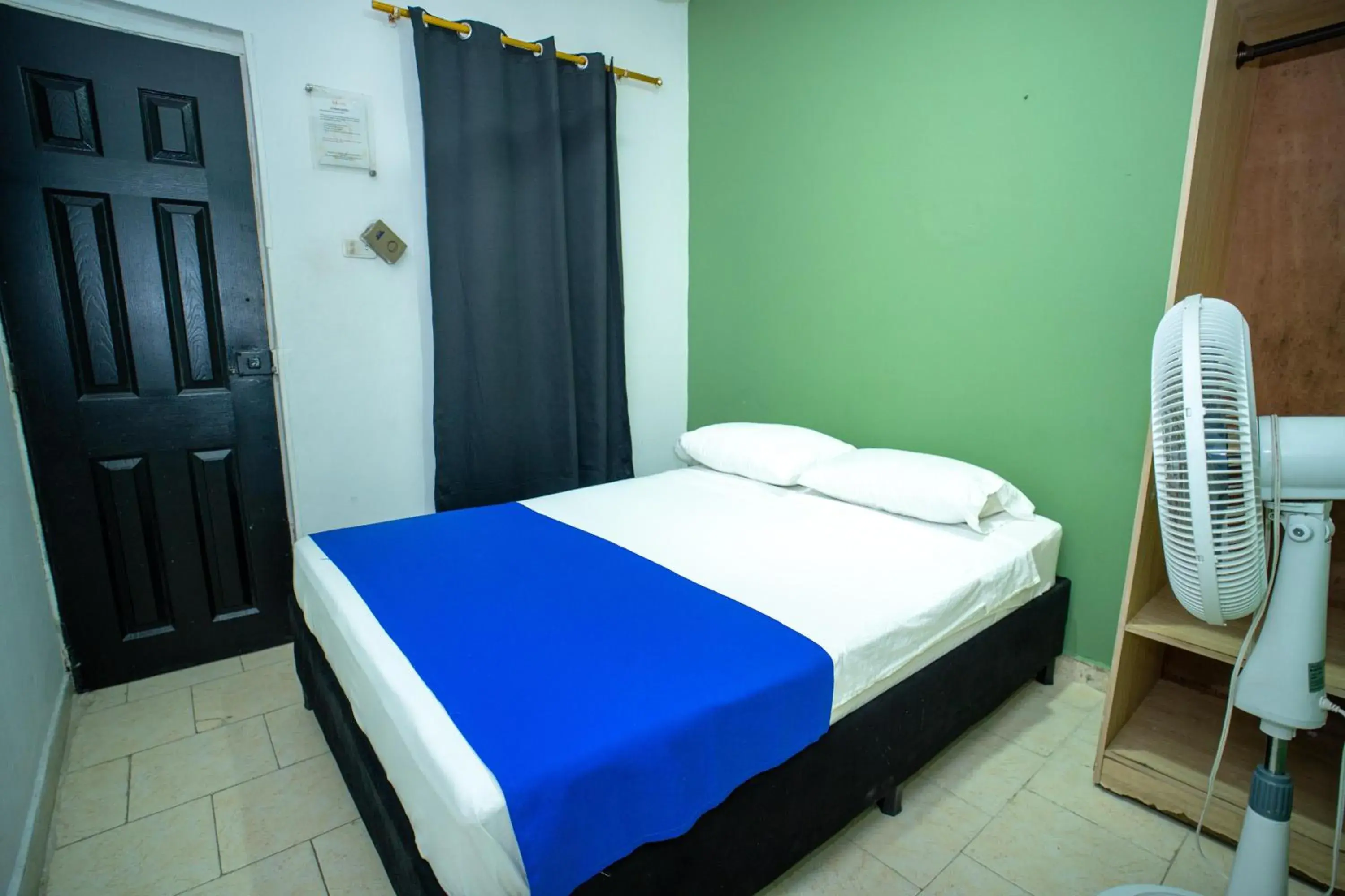 Standard Double Room with Fan in Neos Hotel Cartagena Standard Double Room with Fan in Neos Hotel Cartagena