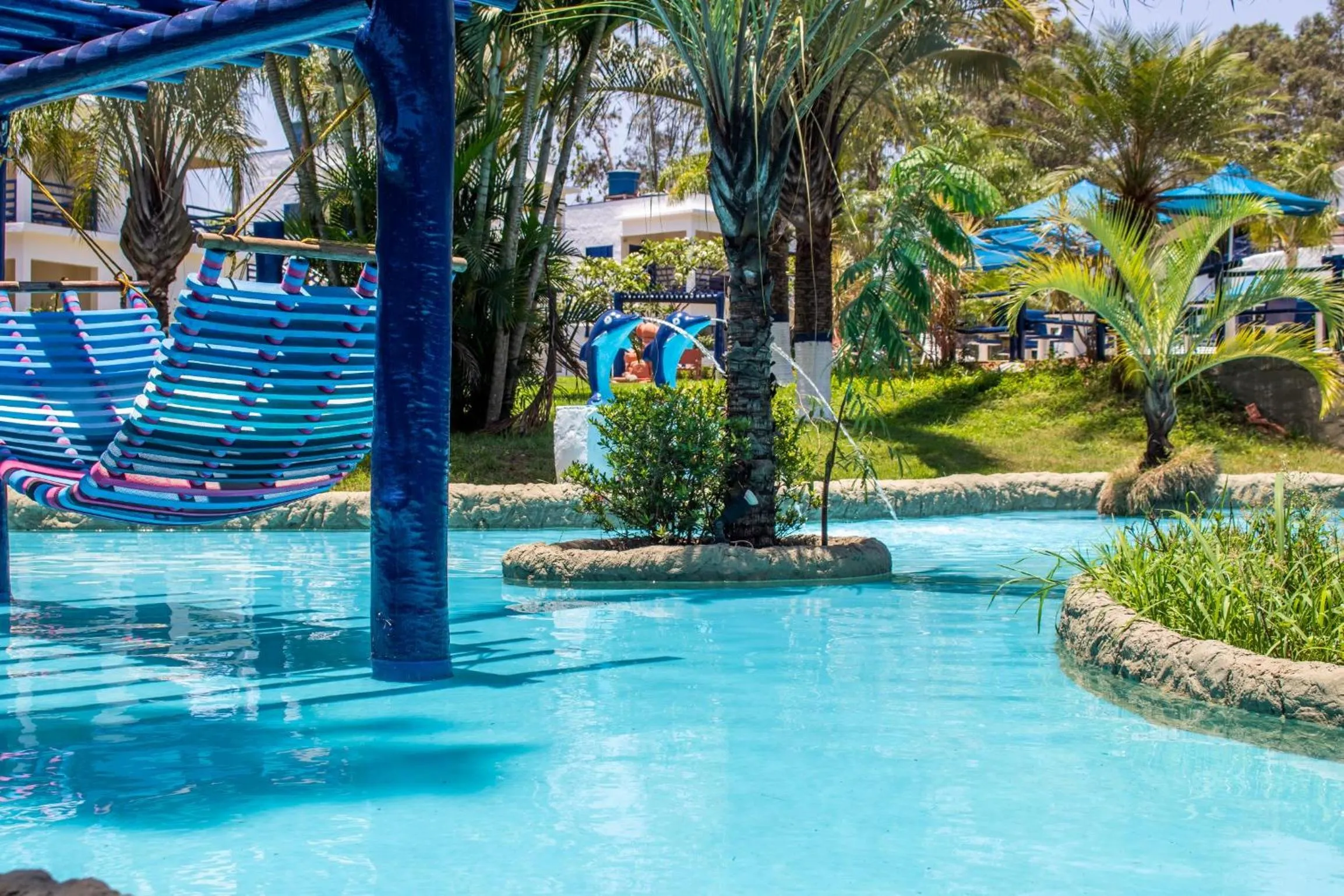 Swimming pool in Mirante Praia Hotel