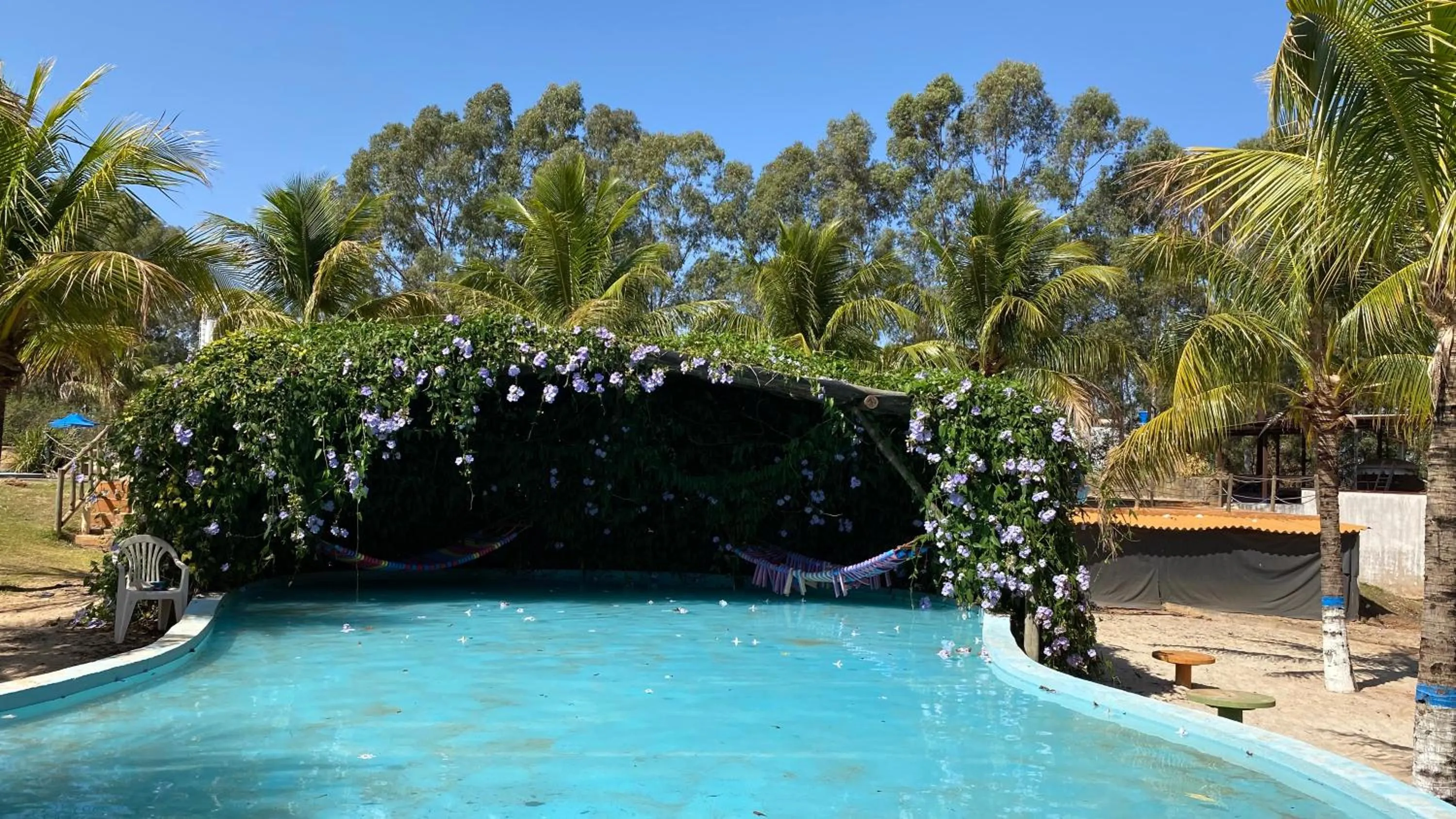 Swimming pool in Mirante Praia Hotel