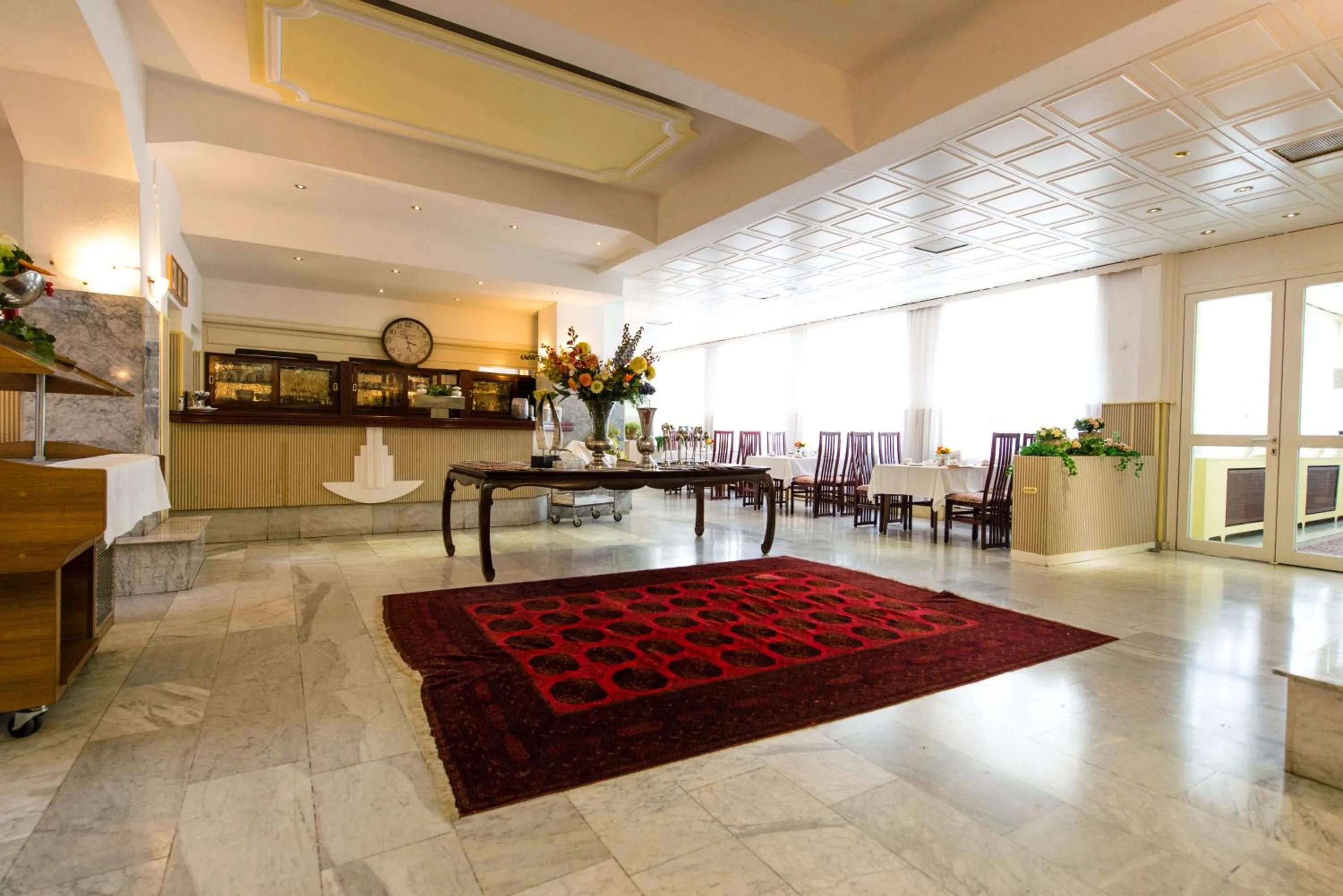 Restaurant/places to eat in Ravel International