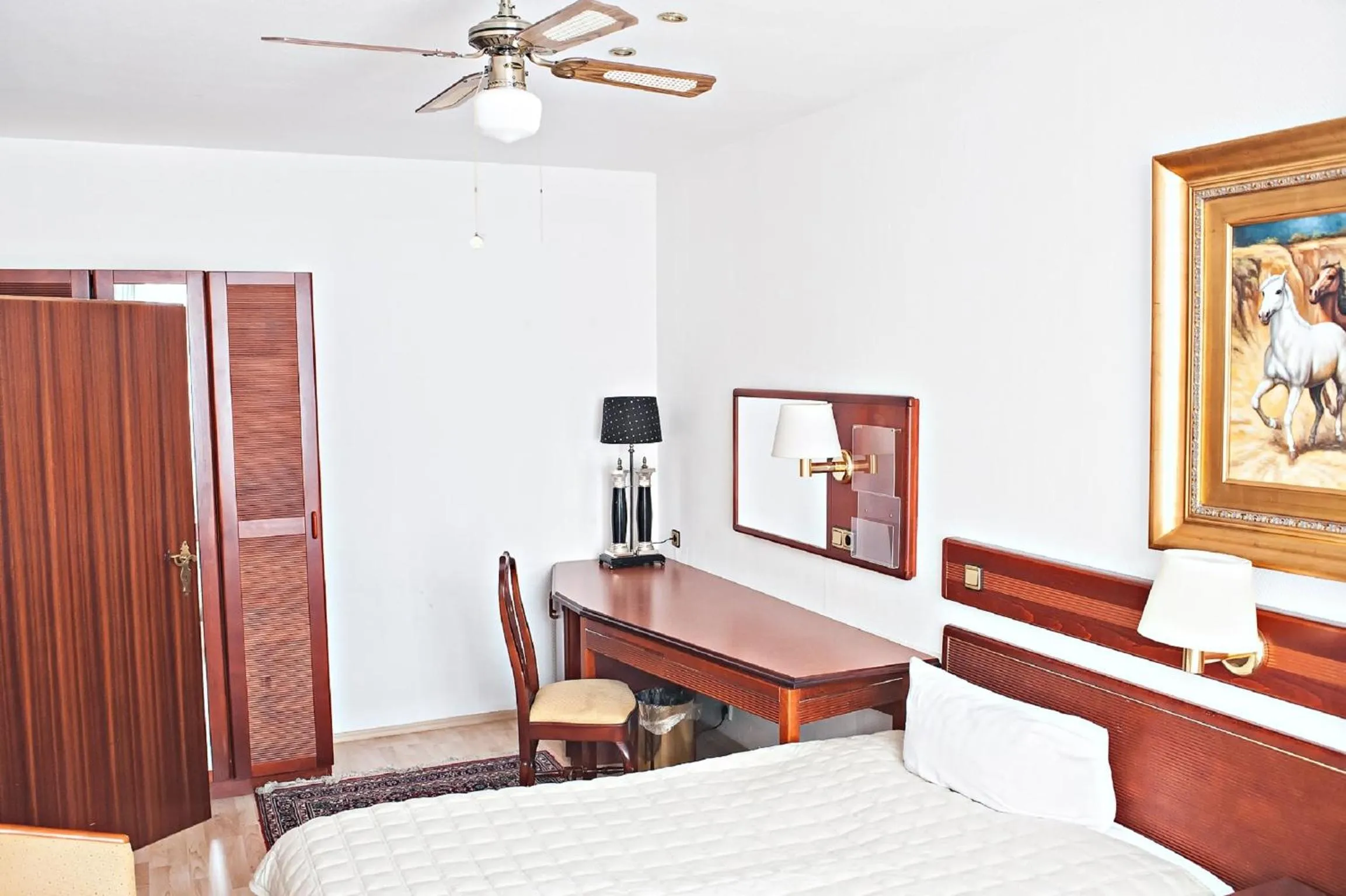 Photo of the whole room, Bed in Ravel International